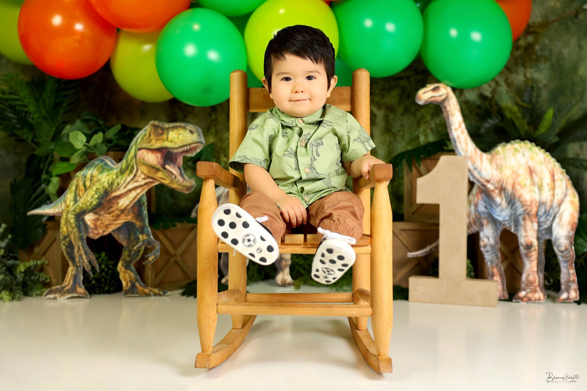 Marcus is registered to the contest to win money with this photo: balloon, chair, child, event, fawn, fun, green, happy, joy, leisure, party, party_supply, person, plant, play, room, sharing, sitting, smile, toddler