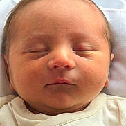 Benicio participe au concours pour gagner de l'argent avec cette photo : baby, newborn, infant, sleeping, closed_eyes, face, head, cheek, nose, lips, ear, chin, skin, onesie, white_clothing, pillow, bedding, portrait, close_up, peaceful