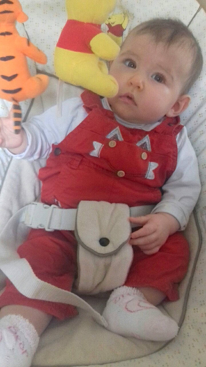 Juline a rejoint le concours — aidez-le/la à gagner de superbes lots ! baby_products, cheek, child, day, infant, person, play, product, red, skin, textile, toddler, toy