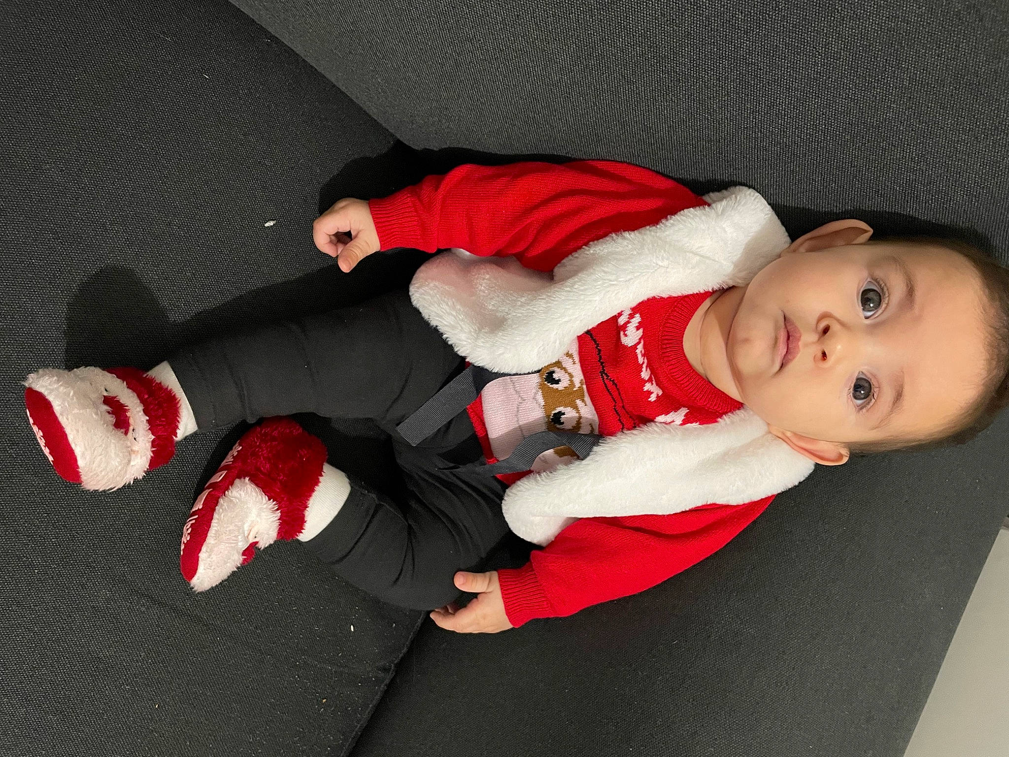 Chloe participe au concours pour gagner de l'argent avec cette photo : baby, baby_products, baby_sleeping, baby_toddler_clothing, carmine, child, comfort, elbow, finger, fun, holiday, human_body, human_leg, lap, pattern, person, room, sleeve, sock, surprise