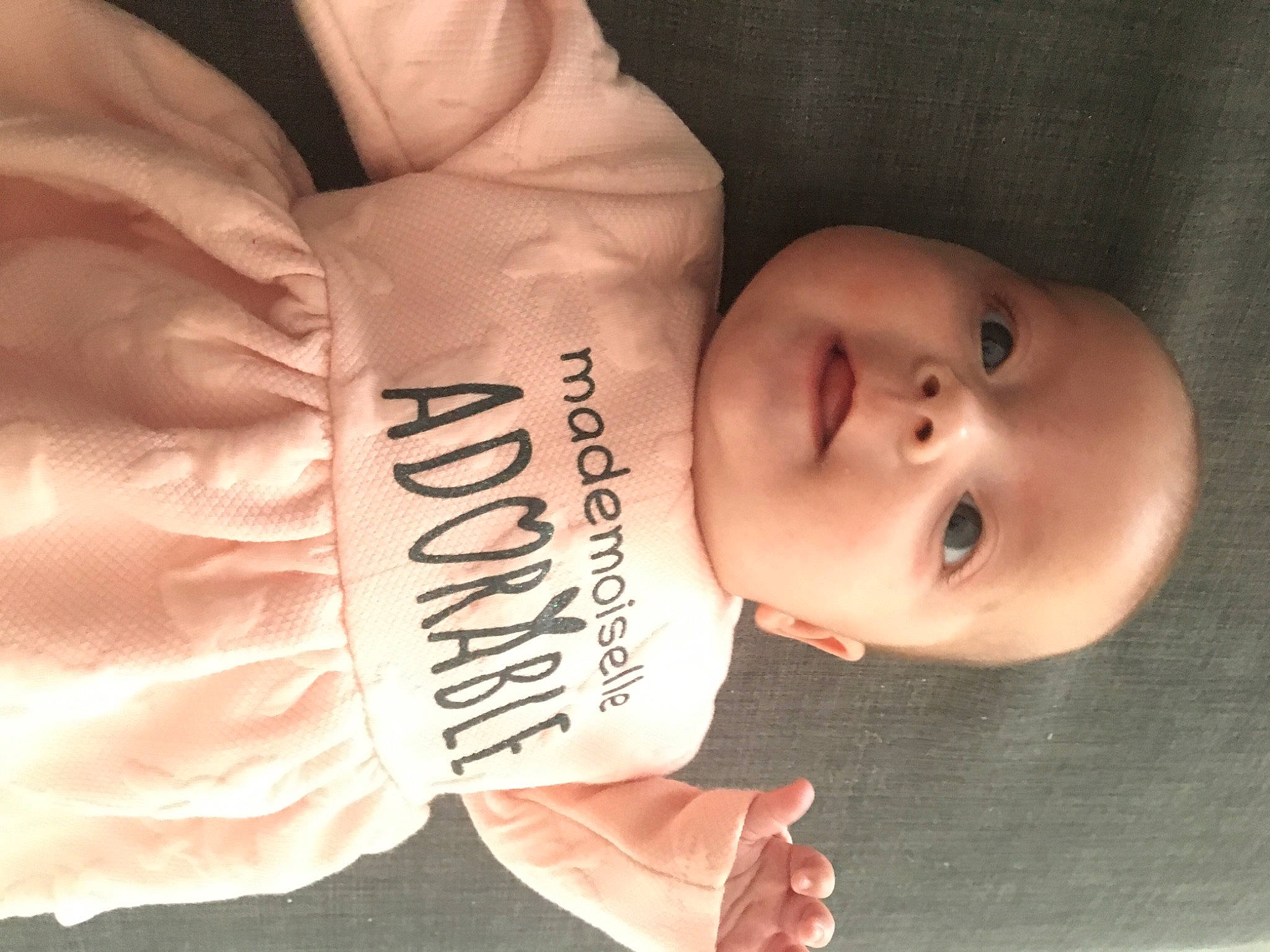 Colyne a rejoint le concours — aidez-le/la à gagner de superbes lots ! baby, baby_toddler_clothing, cheek, child, chin, eyebrow, eyelash, finger, gesture, hand, human_body, lip, nail, nose, person, product, skin, sleeve, thumb, toddler