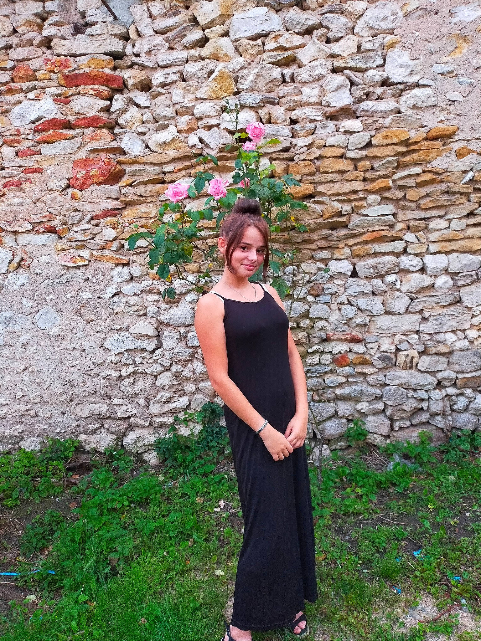 Anastasia participe au concours pour gagner de l'argent avec cette photo : brick, brown_hair, day_dress, dress, electric_blue, event, flower, formal_wear, gown, grass, happy, joy, landscape, magenta, one_piece_garment, people_in_nature, person, plant, shrub, spring