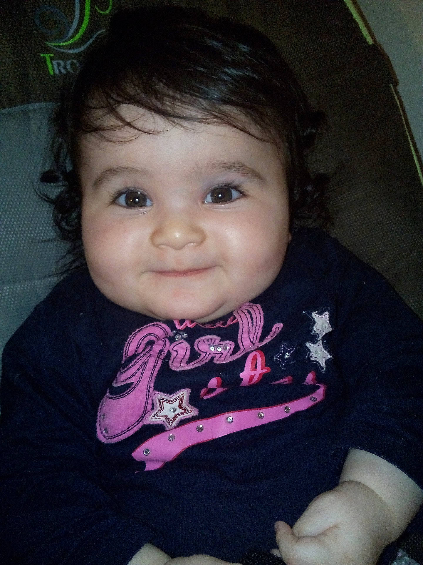 Ines Kaoutar a rejoint le concours — aidez-le/la à gagner de superbes lots ! black_hair, cheek, child, cool, day, eye, face, forehead, girl, head, infant, iris, mouth, nose, person, pink, product, skin, smile, toddler