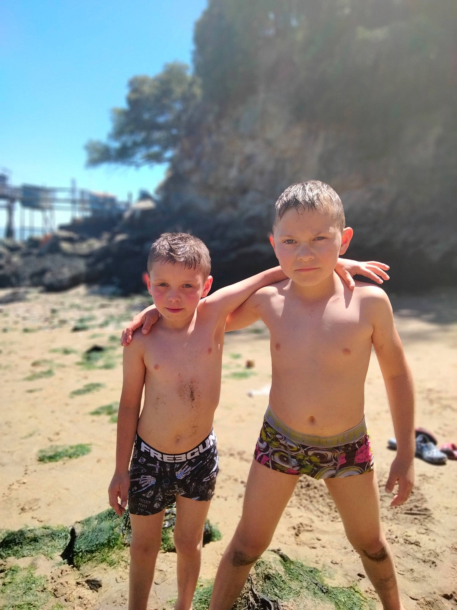 Bradley participe au concours pour gagner de l'argent avec cette photo : abdomen, barechested, beach, board_short, body_of_water, chest, fun, happy, leisure, navel, people_in_nature, people_on_beach, person, shorts, sky, swimwear, travel, tree, trunk, trunks