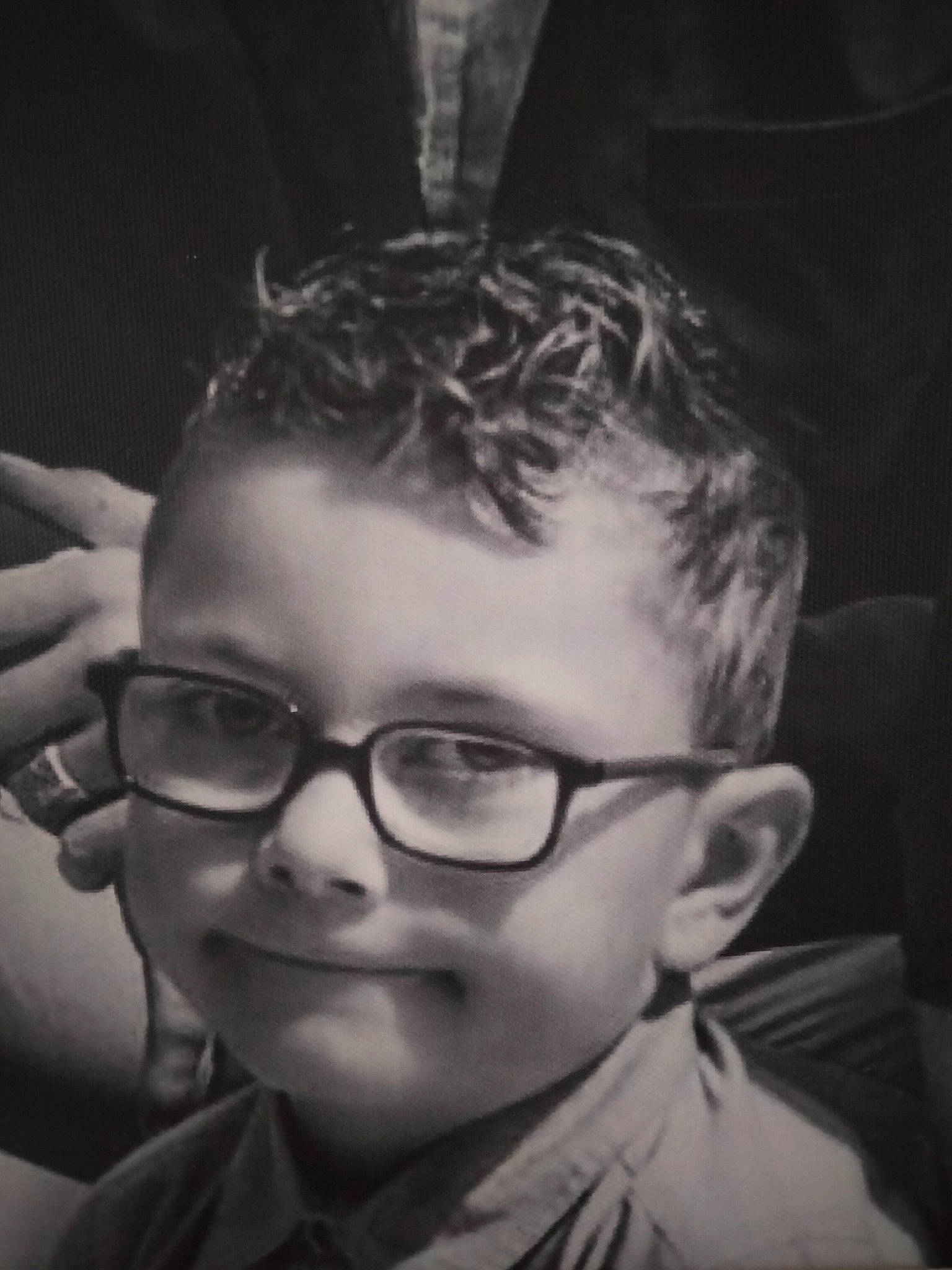 Bradley a rejoint le concours — aidez-le/la à gagner de superbes lots ! cheek, chin, ear, eye, eyebrow, eyelash, eyewear, facial_expression, flash_photography, forehead, glasses, hairstyle, human, iris, jaw, lip, mouth, nose, organ, person