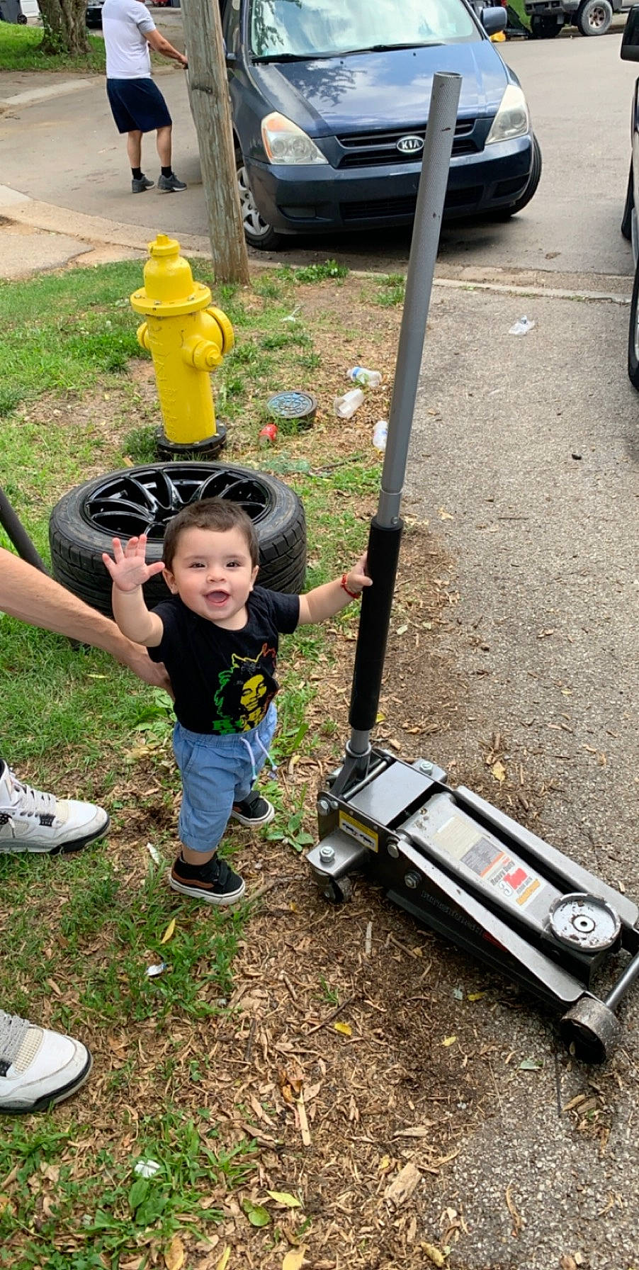Emiliano is registered to the contest to win money with this photo: child, person, plant, soil, tree, vehicle
