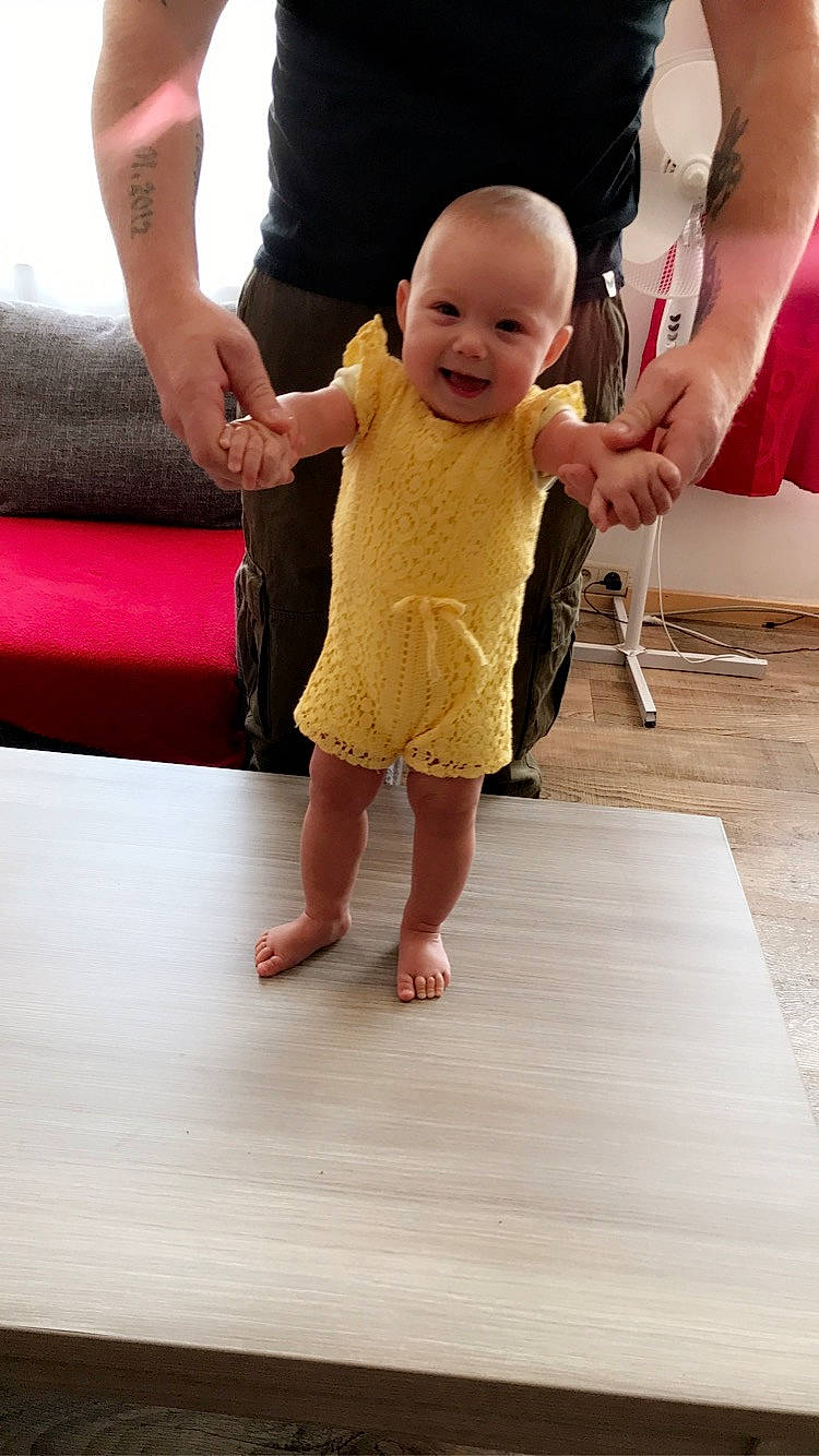 Flora participe au concours pour gagner de l'argent avec cette photo : arm, baby, barefoot, child, dance, finger, floor, flooring, foot, fun, hand, human_body, joint, joy, leg, person, play, shoulder, standing, toddler