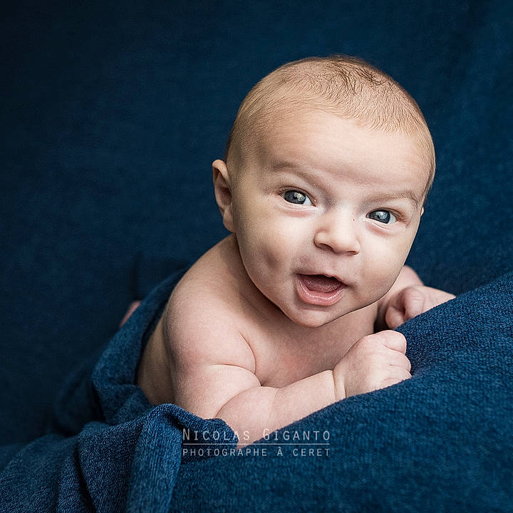 Rafael participe au concours pour gagner de l'argent avec cette photo : baby, baby_making_funny_faces, baby_toddler_clothing, cheek, chest, child, comfort, electric_blue, eye, eyebrow, flash_photography, happy, iris, nose, person, portrait, portrait_photography, sitting, skin, smile