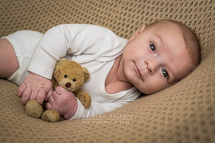 Rafael a rejoint le concours — aidez-le/la à gagner de superbes lots ! bed, cheek, clothing, comfort, eye, finger, floor, fun, green, head, human, lip, organism, people, person, product, room, sitting, stuffed_toy, toy