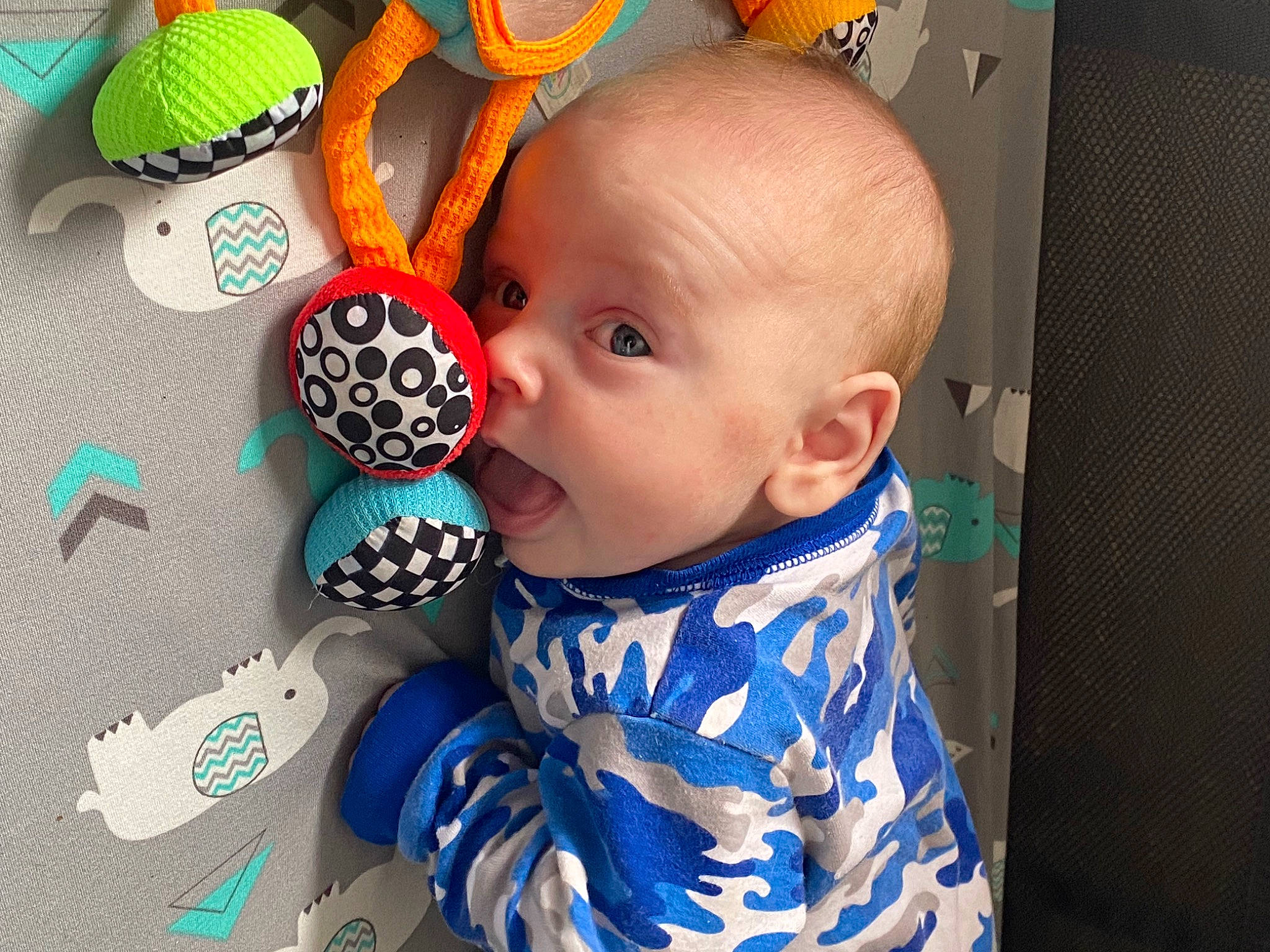 Taten is registered to the contest to win money with this photo: baby, baby_toddler_clothing, cheek, child, electric_blue, eye, fun, happy, iris, pattern, person, sleeve, smile, textile, toddler