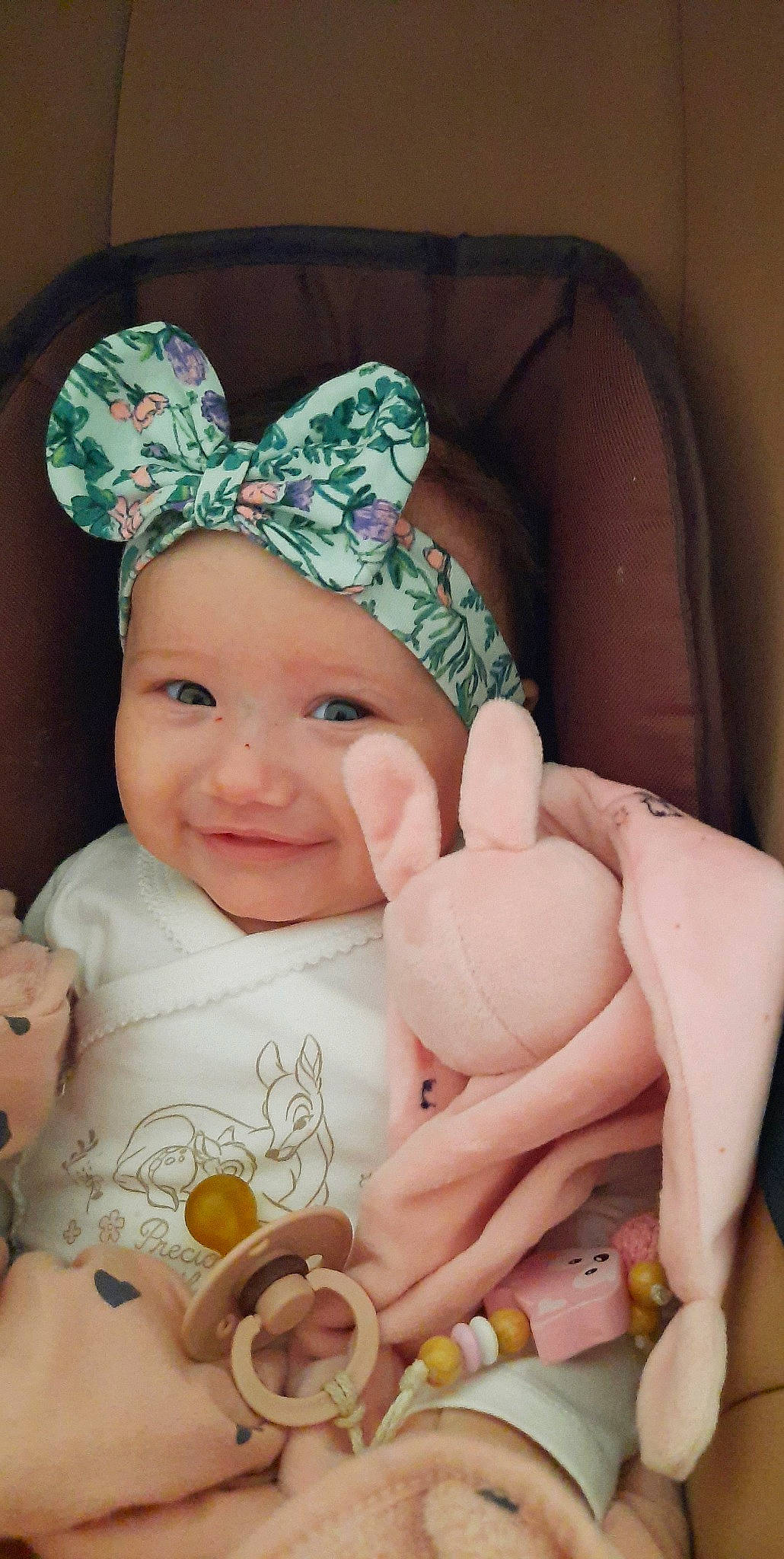 Tess participe au concours pour gagner de l'argent avec cette photo : baby, baby_toddler_clothing, cap, chin, costume_hat, ear, eye, eyebrow, face, finger, happy, head, headband, headgear, headpiece, headwear, human_body, joy, person, pink