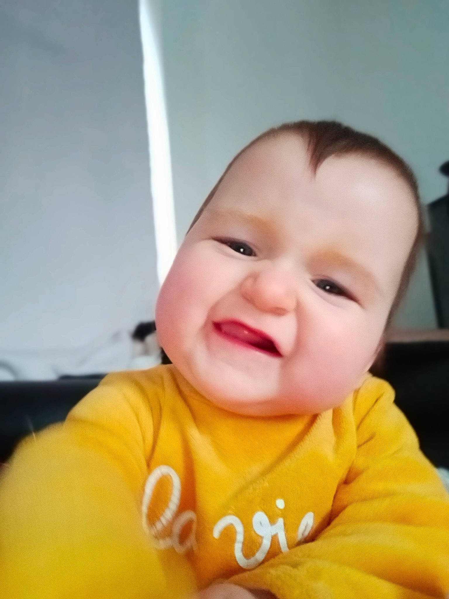 Ludivine a rejoint le concours — aidez-le/la à gagner de superbes lots ! baby, baby_laughing, baby_toddler_clothing, cheek, child, clothing, comfort, eyelash, finger, fun, happy, iris, lip, nose, person, sitting, skin, sleeve, smile, thumb
