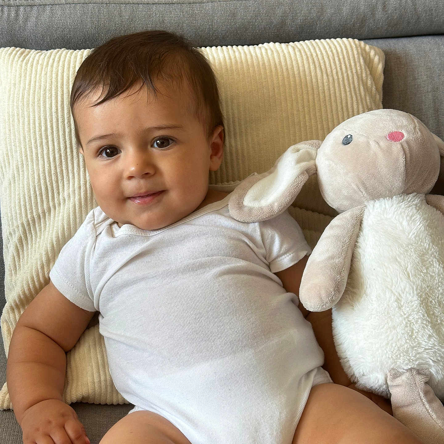 Alessio participe au concours pour gagner de l'argent avec cette photo : baby, bodypart, clothing, couch, cushion, face, finger, furniture, hand, head, homedecor, indoors, linen, person, photography, pillow, plush, portrait, sitting, toy