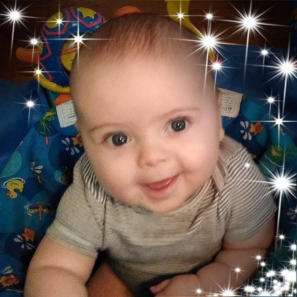 Julien is registered to the contest to win money with this photo: baby, beauty, cheek, child, christmas, cool, eye, face, facial_expression, forehead, happy, head, iris, nose, person, photography, portrait_photography, skin, sky, smile