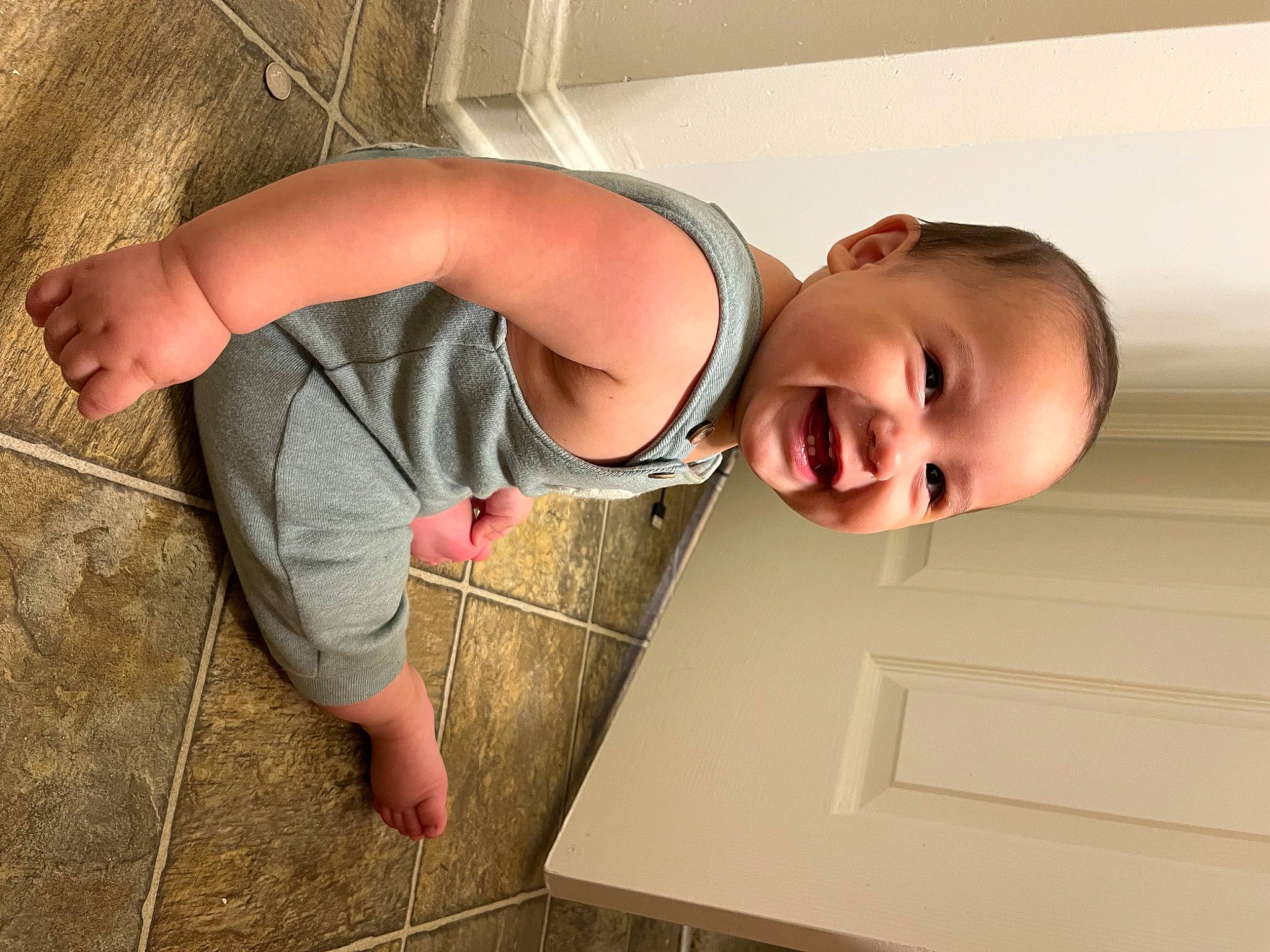 Jose is registered to the contest to win money with this photo: arm, cheek, chin, clothing, dress, eye, facial_expression, hair, hairstyle, hand, head, leg, mouth, nose, person, product, skin, sleeve, smile, window