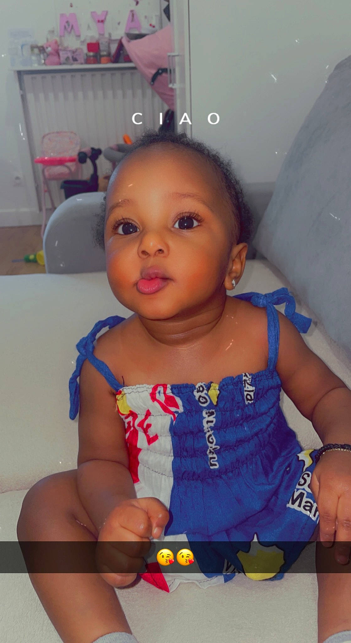 Maylah a rejoint le concours — aidez-le/la à gagner de superbes lots ! azure, baby, baby_toddler_clothing, cheek, child, dress, eyelash, fun, hairstyle, happy, iris, lip, mouth, nose, person, purple, skin, smile, t_shirt, toddler