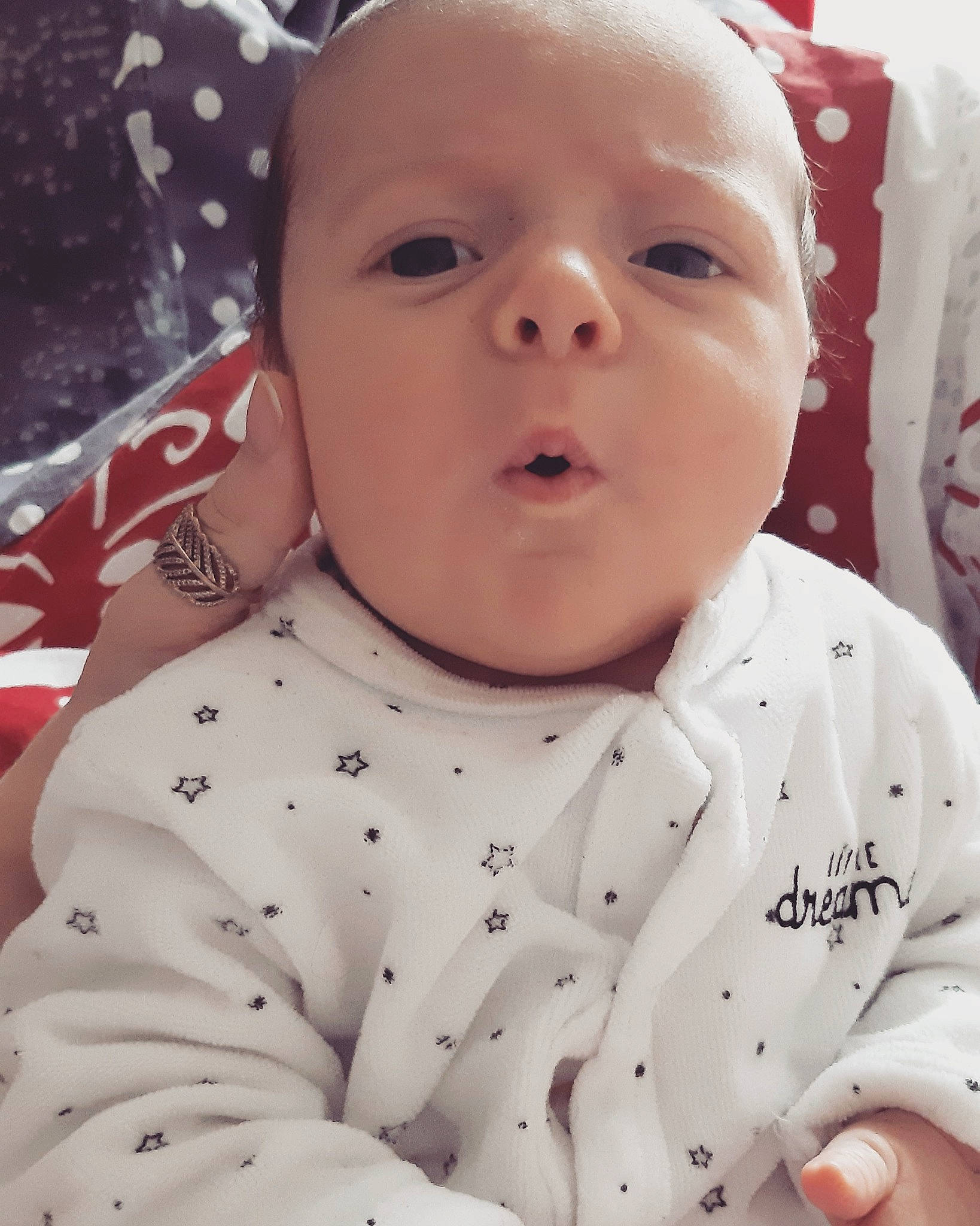Lorys a rejoint le concours — aidez-le/la à gagner de superbes lots ! baby, baby_making_funny_faces, cheek, child, chin, ear, eye, face, facial_expression, forehead, head, lip, mouth, nose, person, skin, smile, toddler