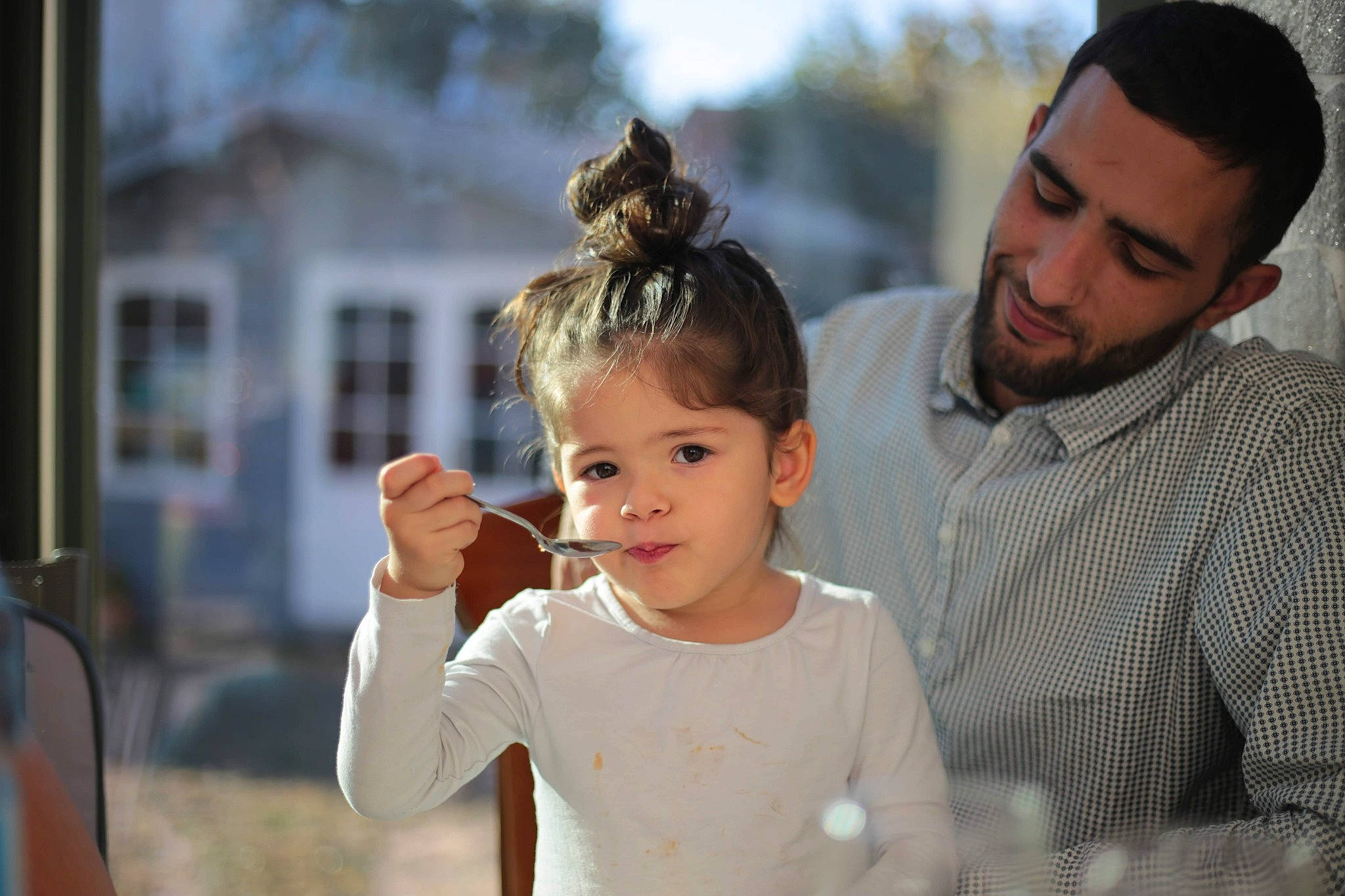 Mayana participe au concours pour gagner de l'argent avec cette photo : child, daughter, family, fun, girl, hair, hairstyle, human, joy, people, person, portrait_photography, smile