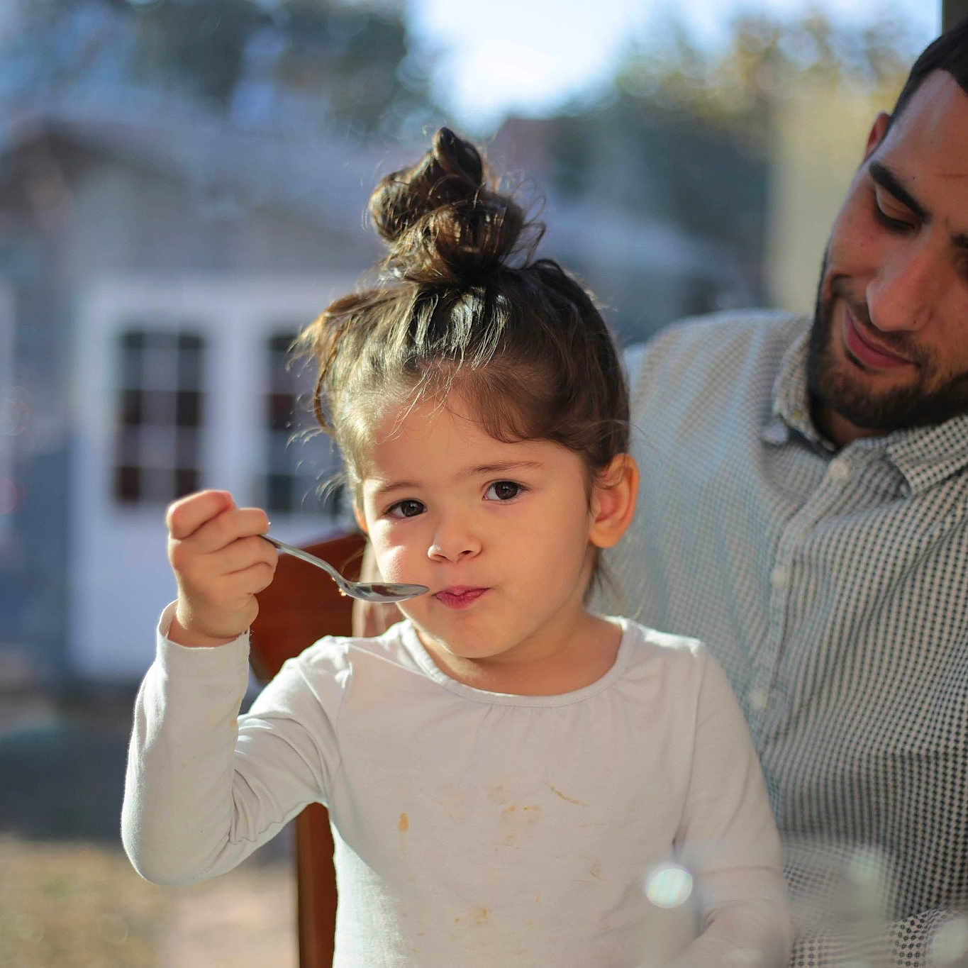 Mayana participe au concours pour gagner de l'argent avec cette photo : child, daughter, family, fun, girl, hair, hairstyle, human, joy, people, person, portrait_photography, smile