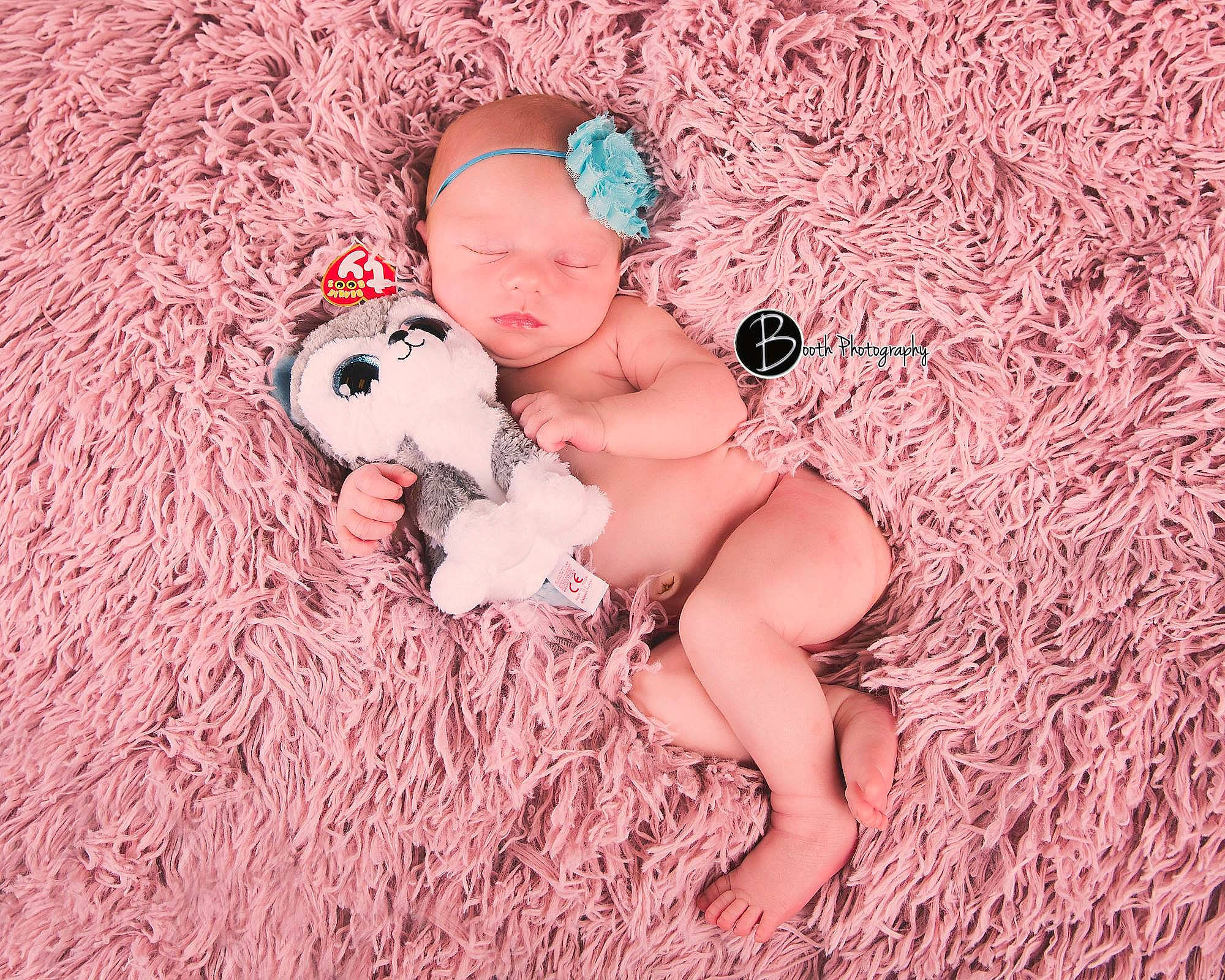 Isabella is registered to the contest to win money with this photo: baby, cap, child, fur, headgear, leg, person, photography, pink