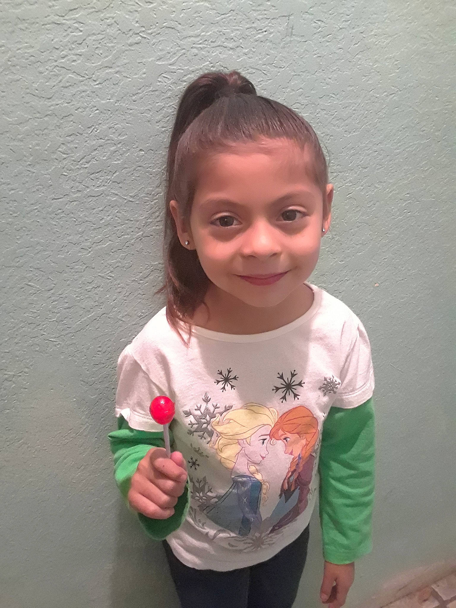 Aracely is registered to the contest to win money with this photo: arm, child, joint, neck, outerwear, person, shoulder, sleeve, smile, standing, t_shirt, toddler, top