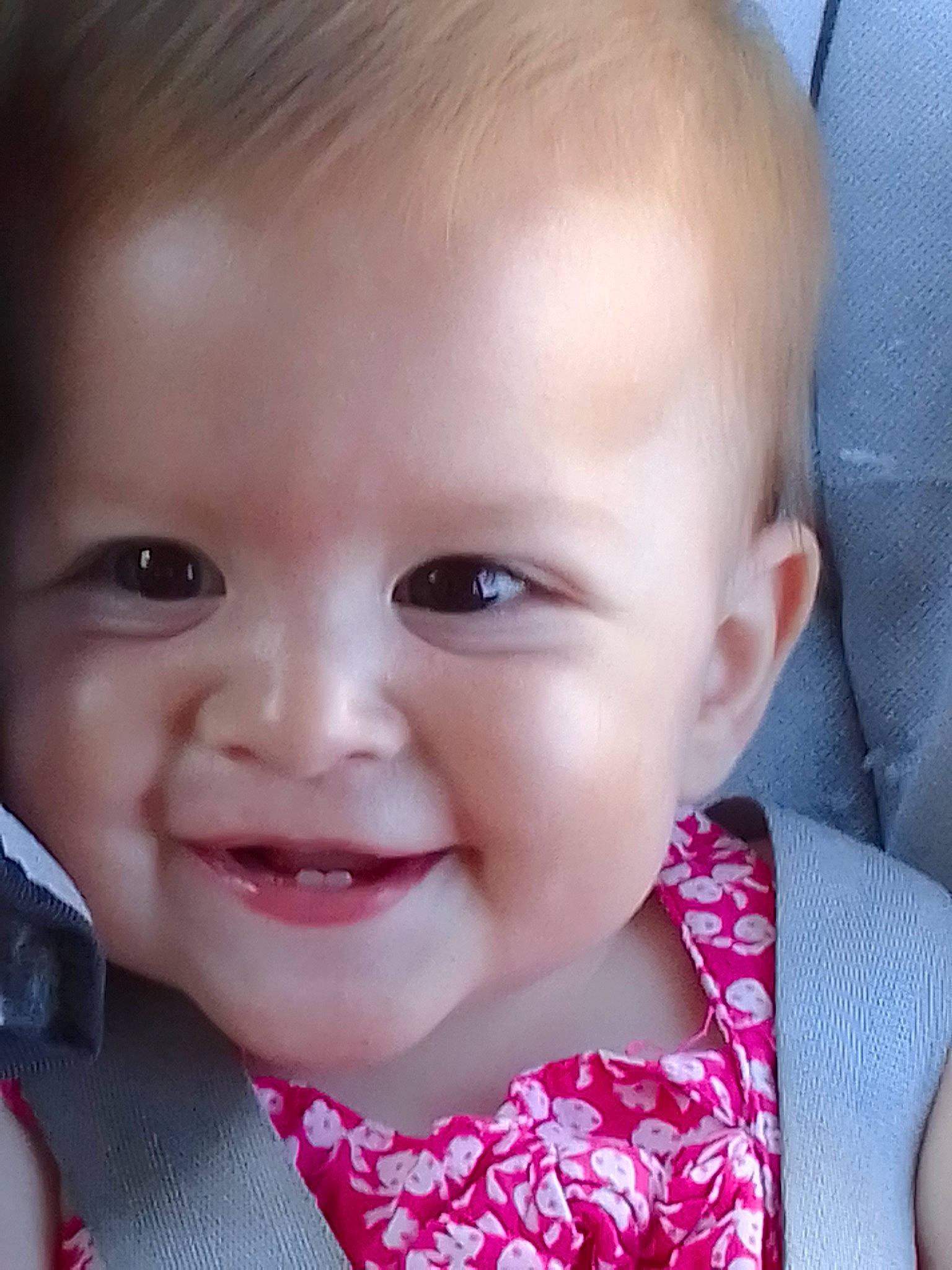 Chelsy a rejoint le concours — aidez-le/la à gagner de superbes lots ! baby, baby_toddler_clothing, beauty, cheek, chin, cool, ear, eye, eyebrow, eyelash, happy, iris, joy, lip, mouth, neck, nose, person, skin, sleeve