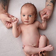 Andrea a rejoint le concours — aidez-le/la à gagner de superbes lots ! adult, baby, bracelet, closeup, expression, family, feet, fingers, hands, holding, infant, love, nail_polish, naked, newborn, person, portrait, skin, soft_background, tattoos