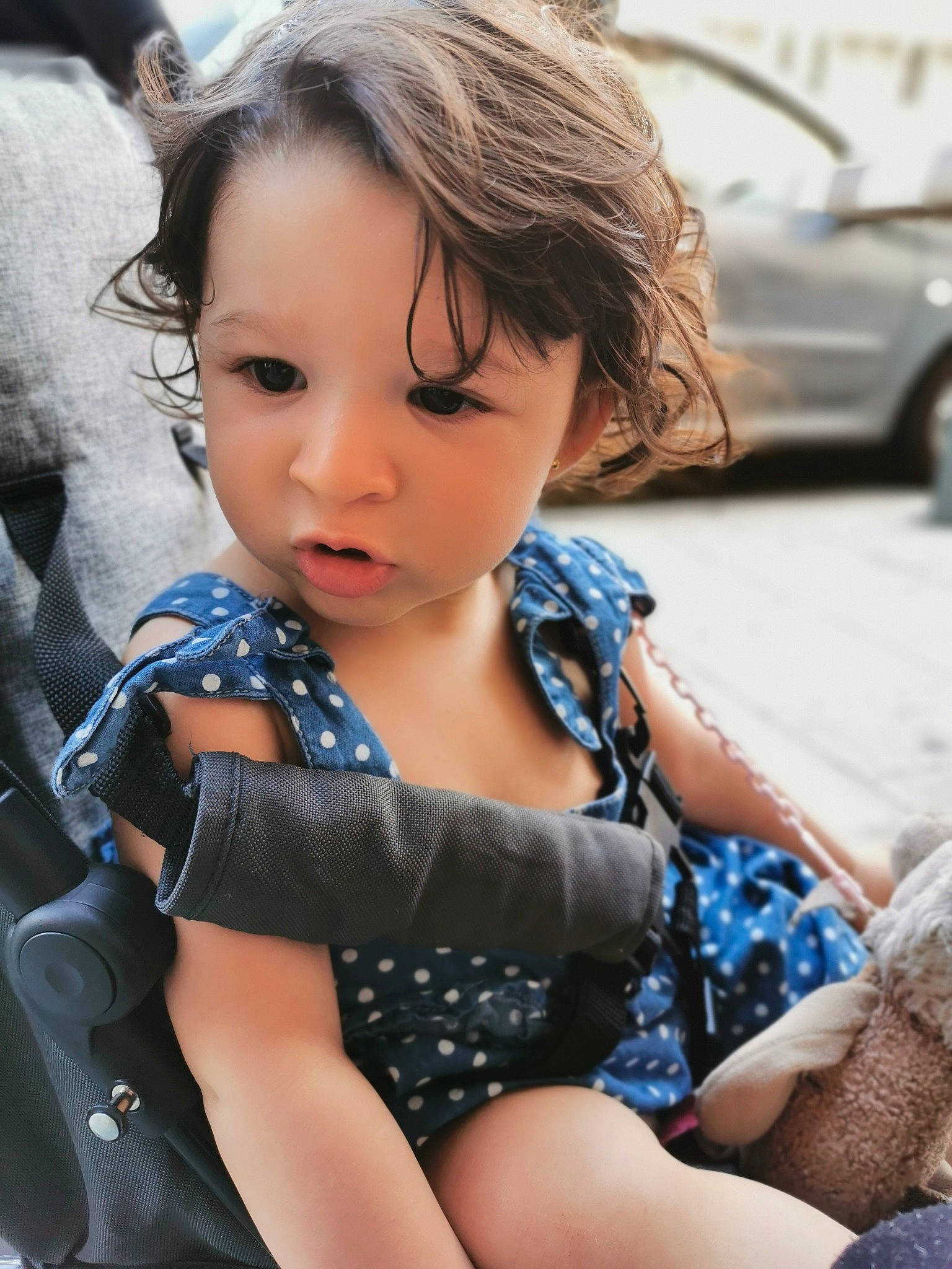 Juliette participe au concours pour gagner de l'argent avec cette photo : black_hair, child, cool, electric_blue, eye, fun, hairstyle, happy, head, human_leg, leisure, lip, long_hair, person, shoulder, skin, summer, thigh, tire, toddler