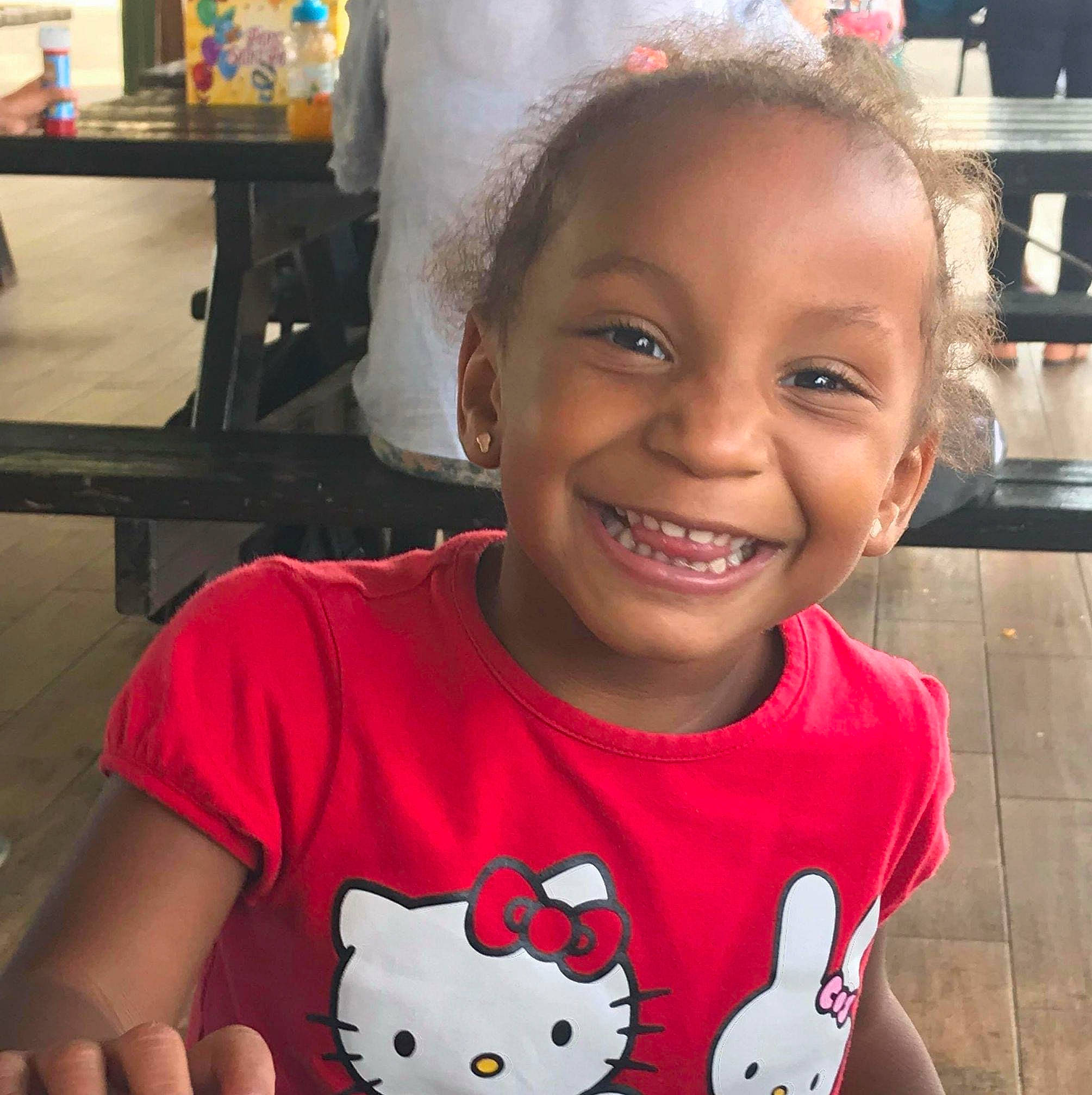 Adélia a rejoint le concours — aidez-le/la à gagner de superbes lots ! cheek, child, chin, cool, ear, eyebrow, facial_expression, forehead, fun, hairstyle, happy, iris, joy, lip, mouth, nose, organ, person, skin, sleeve