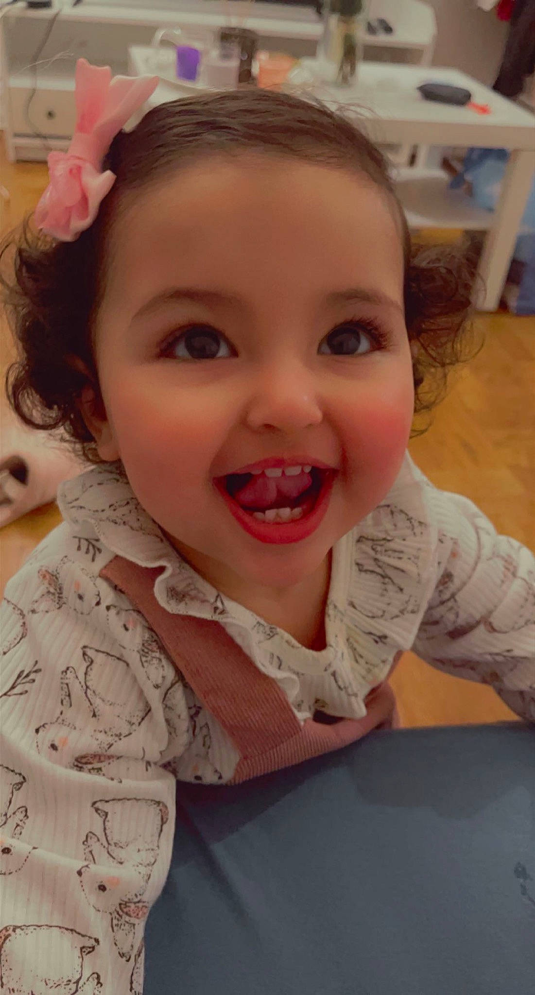 Mayssa a rejoint le concours — aidez-le/la à gagner de superbes lots ! cheek, chin, eyebrow, eyelash, facial_expression, forehead, hairstyle, happy, head, iris, joy, lip, mouth, neck, nose, organ, person, product, skin, sleeve