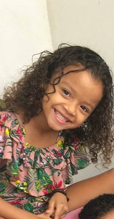 Jade a rejoint le concours — aidez-le/la à gagner de superbes lots ! cheek, chin, eye, eyebrow, facial_expression, forehead, hair, hairstyle, happy, head, iris, joy, lip, mammal, mouth, neck, nose, organ, person, skin