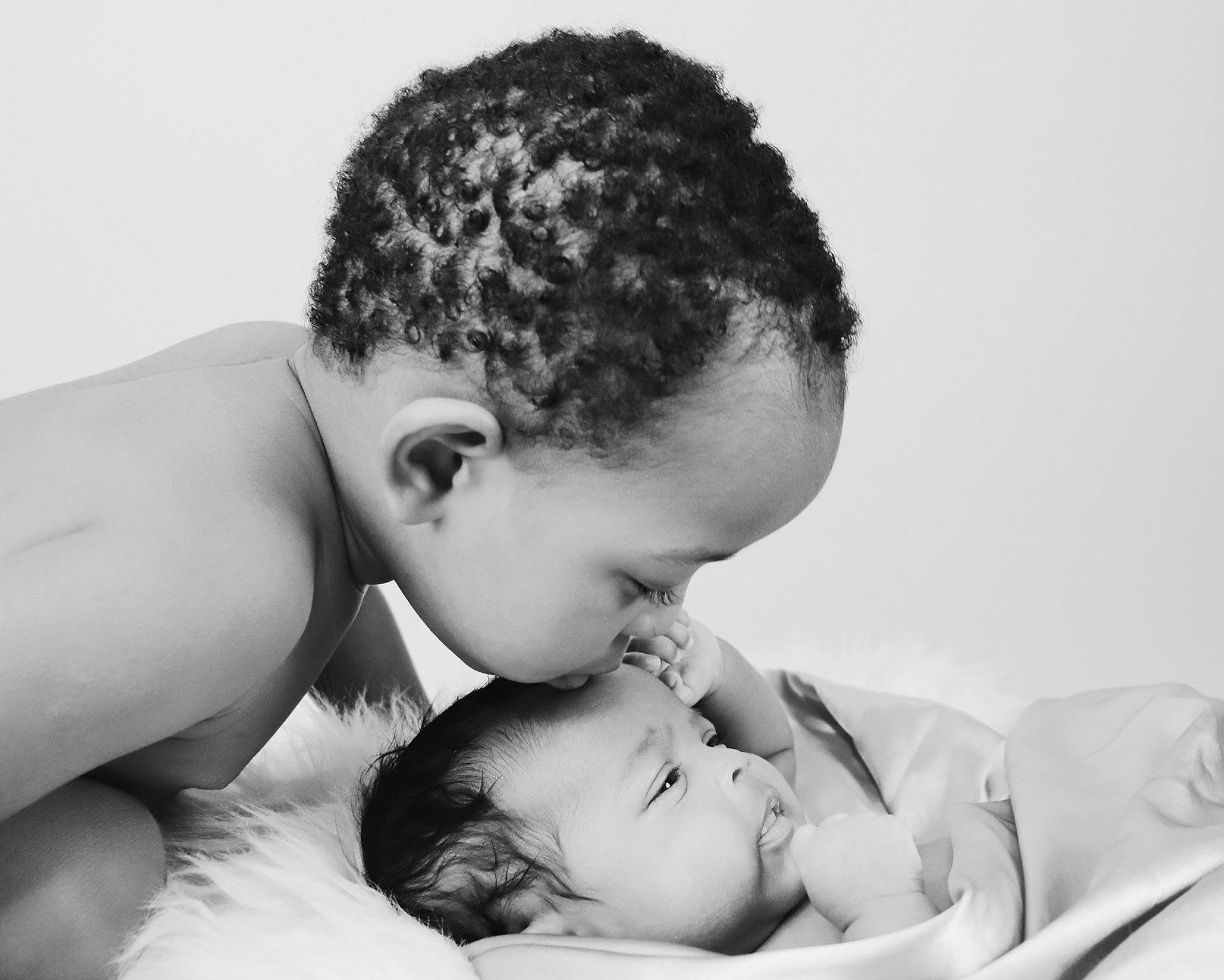 Elyas is registered to the contest to win money with this photo: baby, birth, black_and_white, child, gesture, happy, hug, love, monochrome_photography, person, photograph, photography, toddler