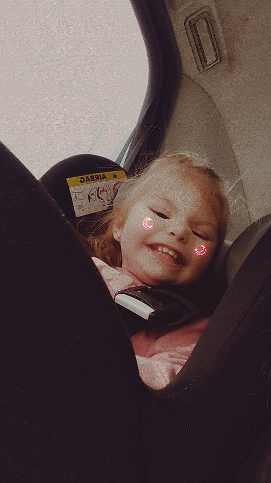 Hynaïti participe au concours pour gagner de l'argent avec cette photo : baby, cheek, child, comfort, ear, eyebrow, facial_expression, flash_photography, fun, gesture, happy, head, iris, joy, lip, mouth, nose, outerwear, person, skin