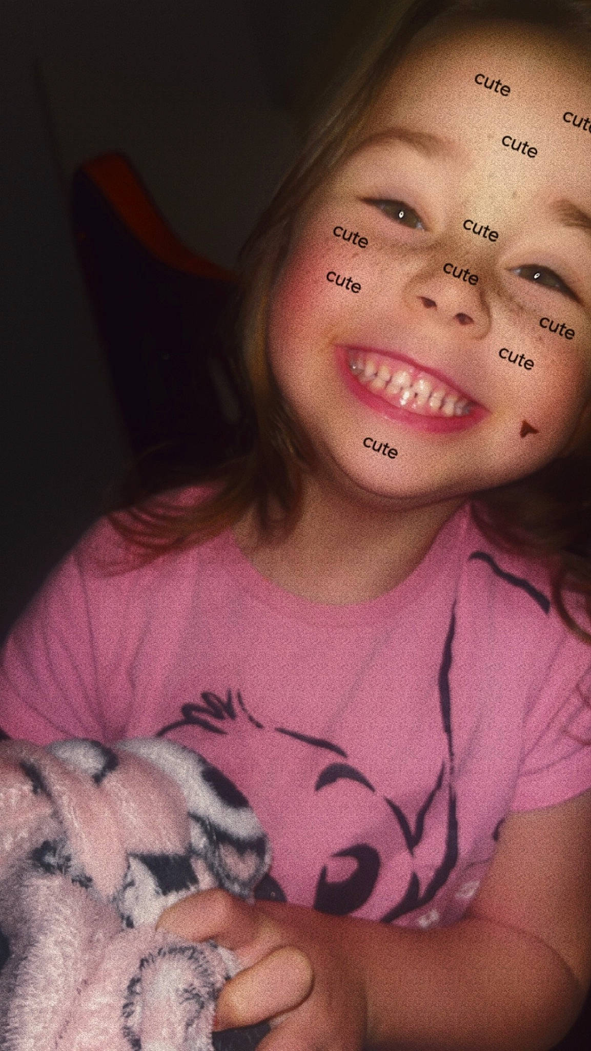 Joy a rejoint le concours — aidez-le/la à gagner de superbes lots ! chest, child, ear, eyelash, flash_photography, gesture, happy, human_body, iris, jaw, joy, lip, long_hair, mouth, nail, neck, person, pink, skin, smile