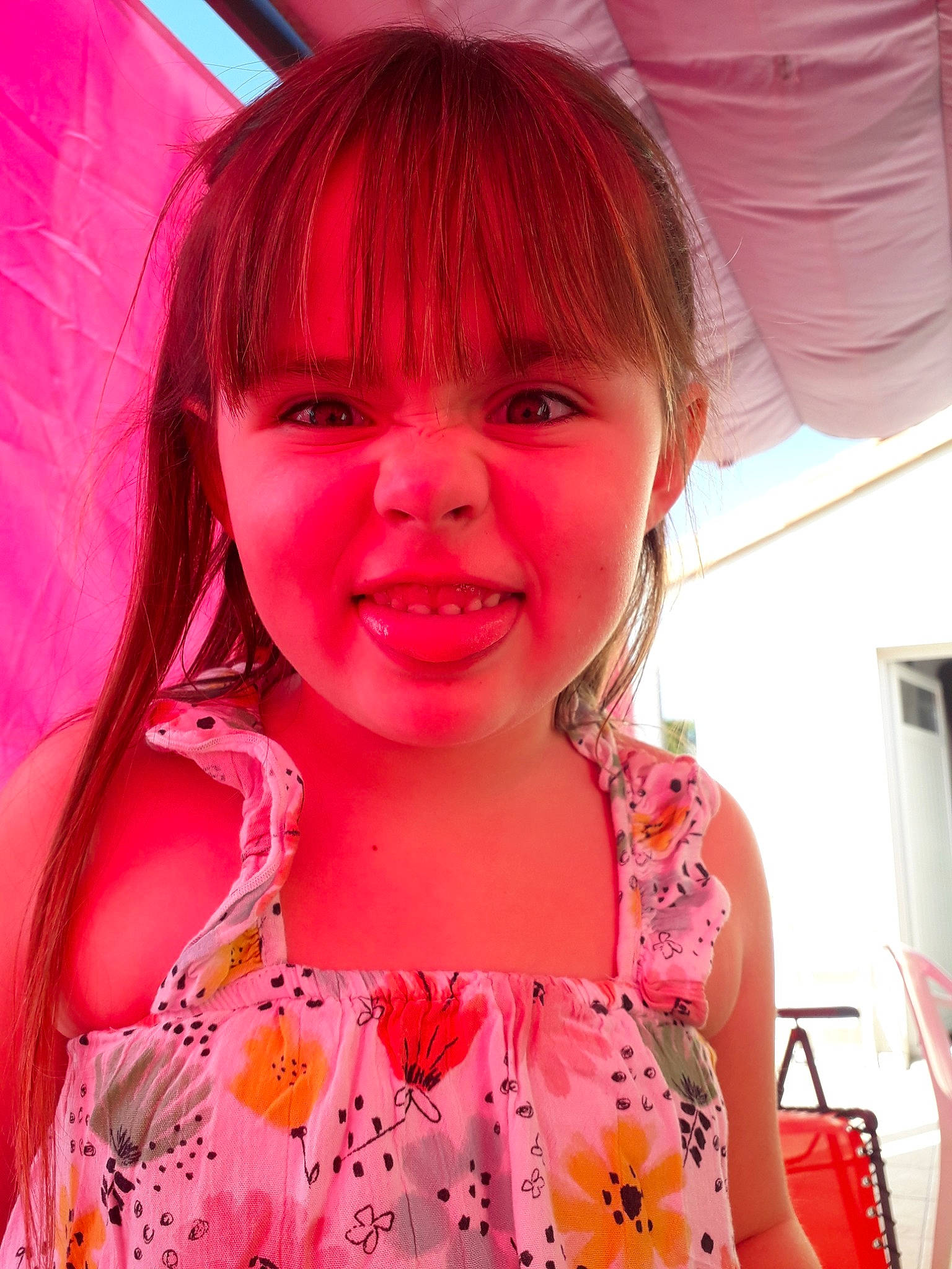 Maïly a rejoint le concours — aidez-le/la à gagner de superbes lots ! bangs, brown_hair, cheek, child, child_model, eye, face, hair, hair_coloring, hairstyle, joy, lip, mouth, peach, person, pink, skin, smile, toddler