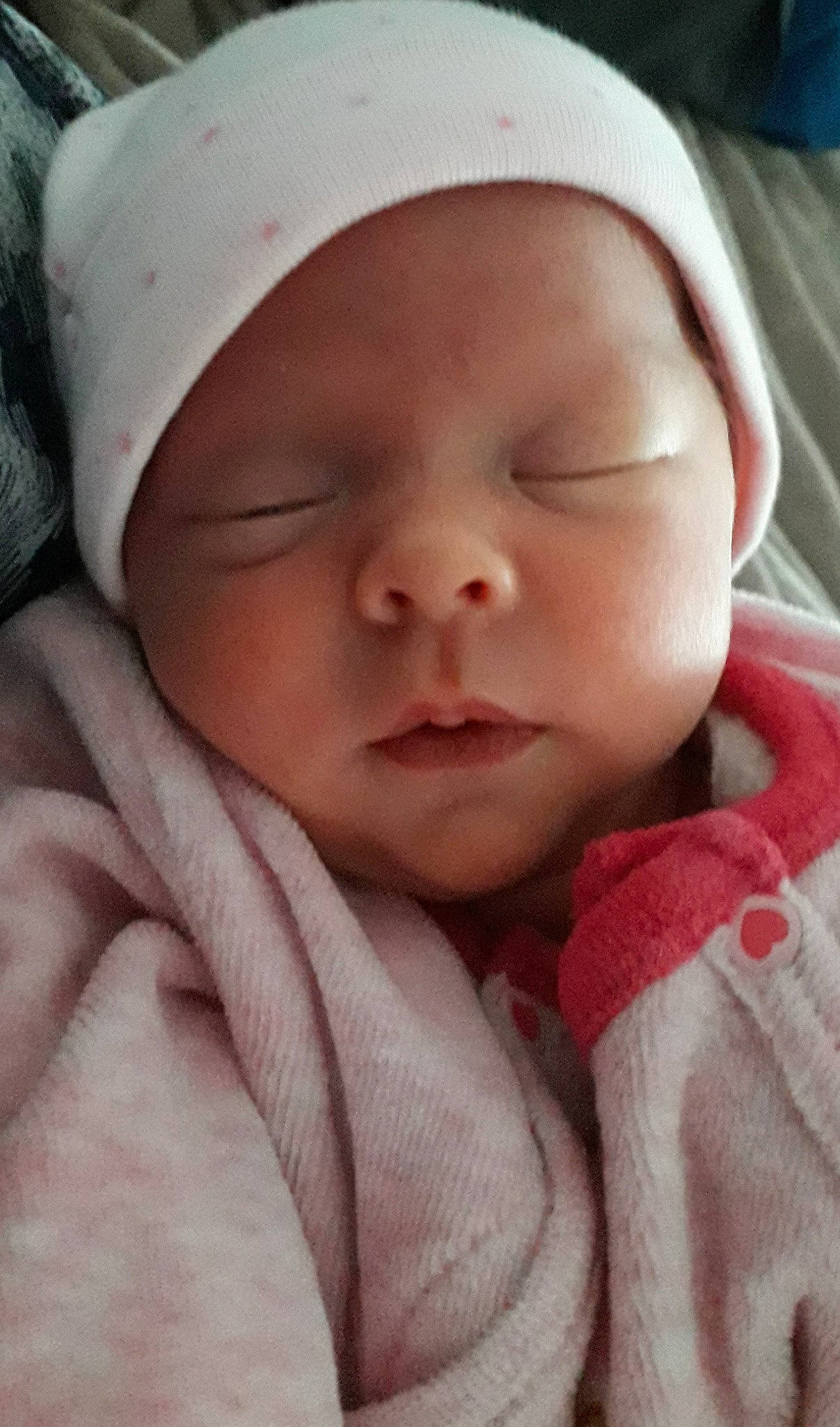 Elia participe au concours pour gagner de l'argent avec cette photo : baby, baby_sleeping, bedtime, cheek, child, chin, close_up, eye, eyebrow, face, forehead, head, lip, mouth, nap, nose, person, skin, sleep, smile