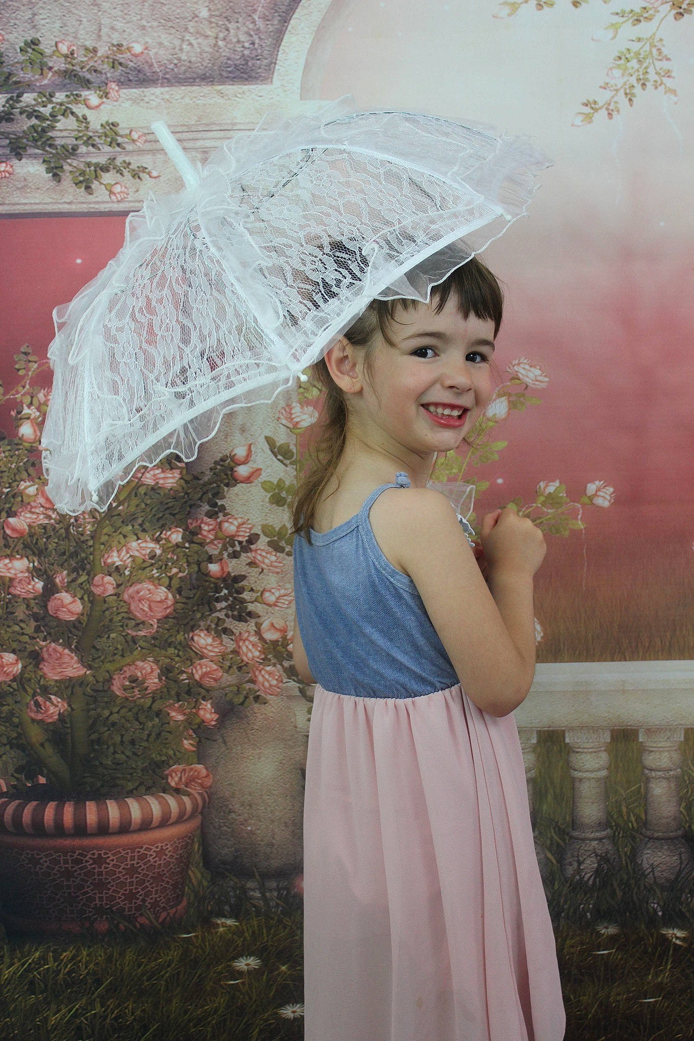 Kenza participe au concours pour gagner de l'argent avec cette photo : clothing, dress, fashion_accessory, happy, hat, headgear, headwear, joy, lace, lady, person, photography, pink, smile, umbrella, vintage_clothing, white