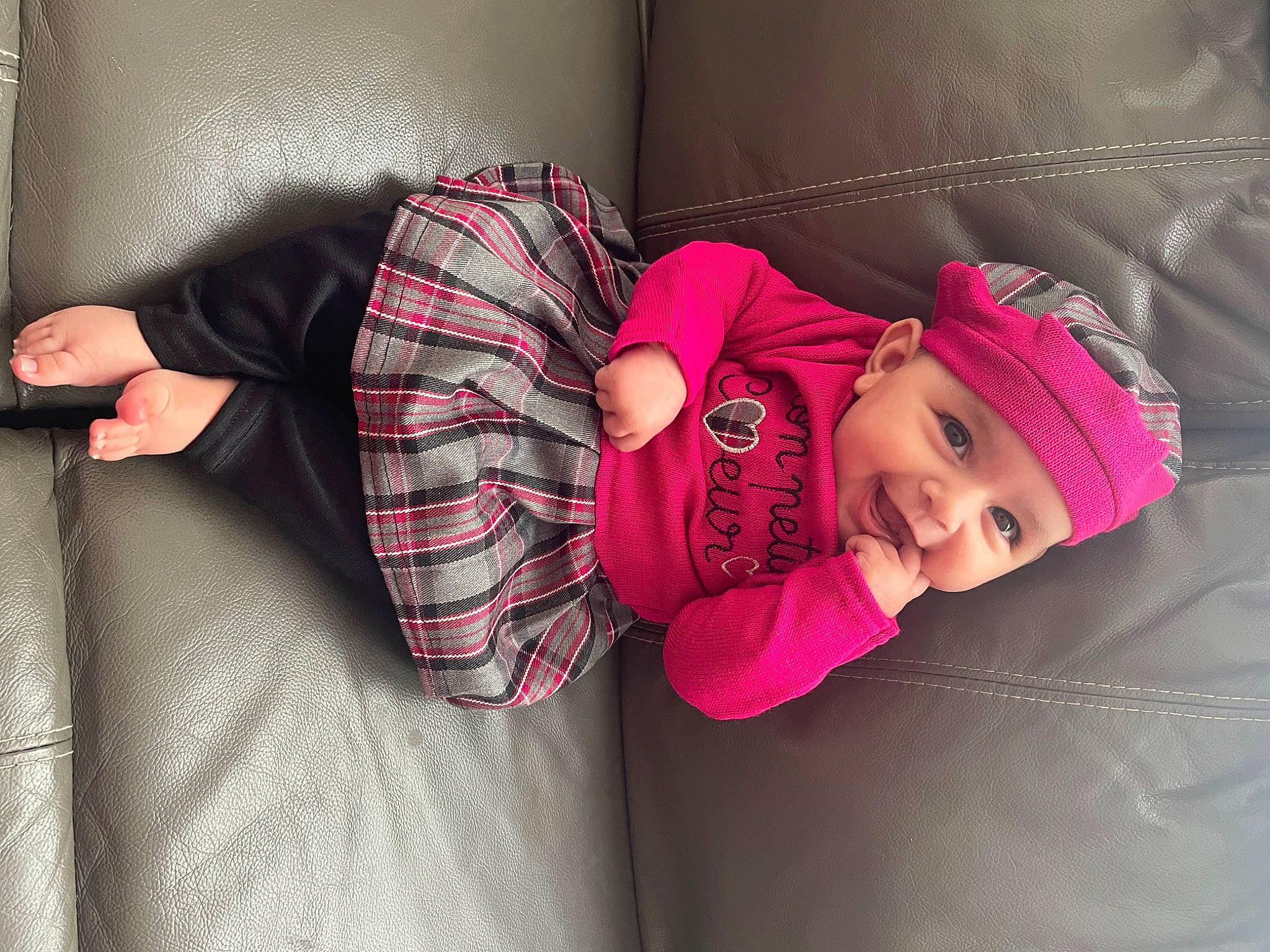 Nelya participe au concours pour gagner de l'argent avec cette photo : arm, baby, baby_toddler_clothing, cap, child, comfort, cool, glasses, happy, hat, headwear, human_body, human_leg, linens, magenta, mouth, person, pink, skin, sleeve