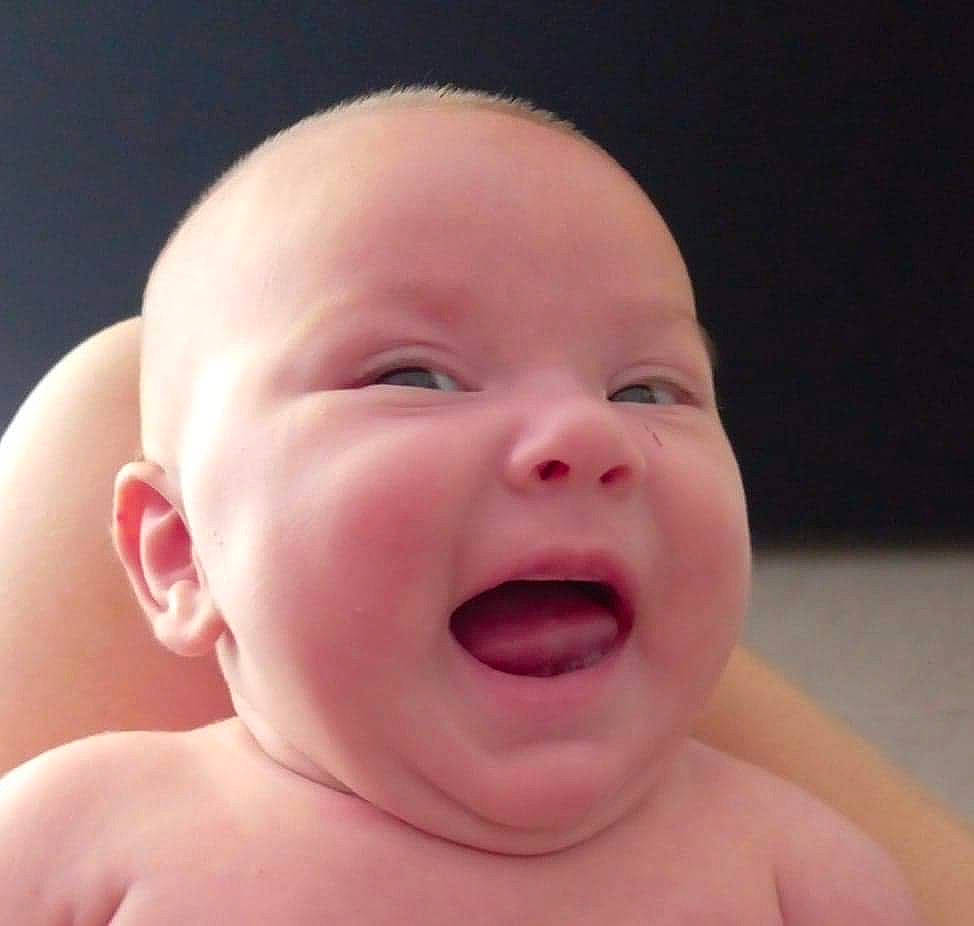 Elina participe au concours pour gagner de l'argent avec cette photo : baby, cheek, ear, eye, eyebrow, eyelash, finger, forehead, gesture, happy, human_body, iris, jaw, lip, mouth, neck, nose, person, skin, smile