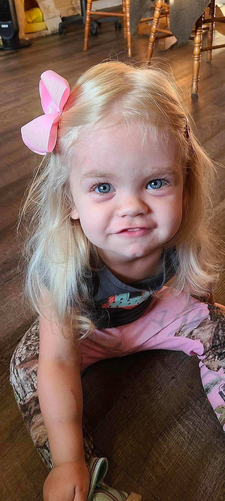 Clementine is registered to the contest to win money with this photo: cheek, chin, eye, eyebrow, eyelash, face, fawn, flash_photography, grass, hair, happy, head, iris, joy, lip, mouth, nose, person, pink, skin