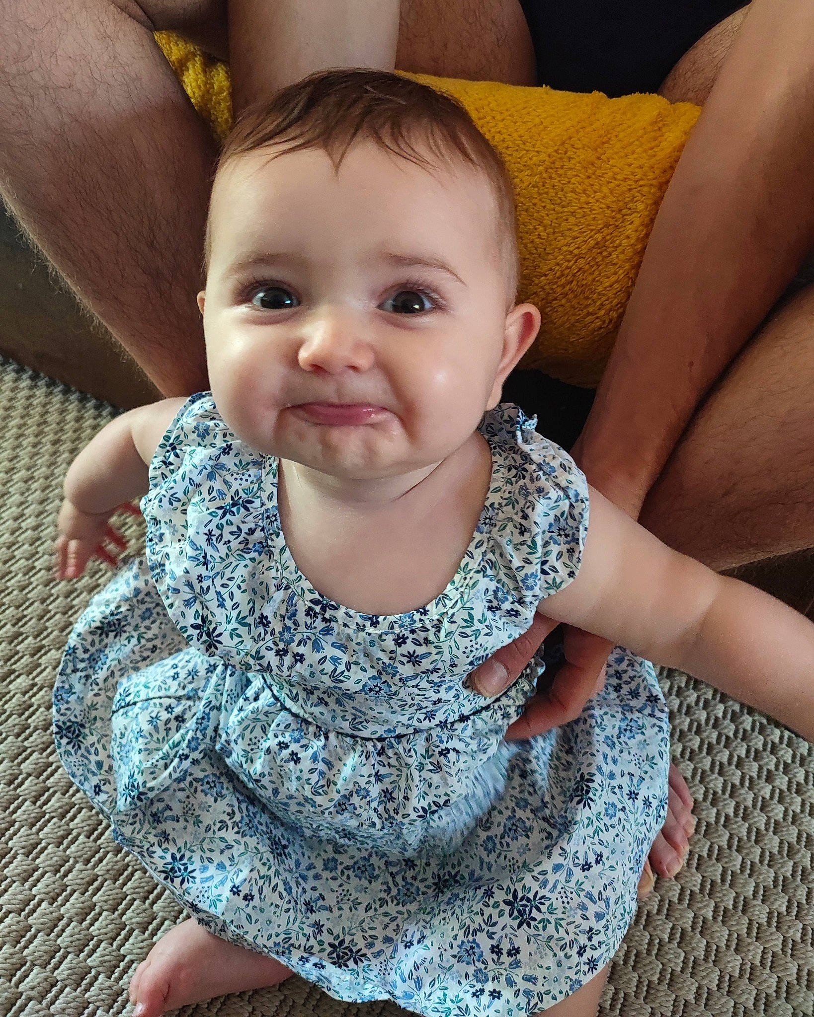 Amalia a rejoint le concours — aidez-le/la à gagner de superbes lots ! baby_toddler_clothing, cheek, chin, eye, eyelash, face, gesture, hairstyle, hand, happy, head, iris, joint, joy, lip, neck, person, shoulder, skin, sleeve