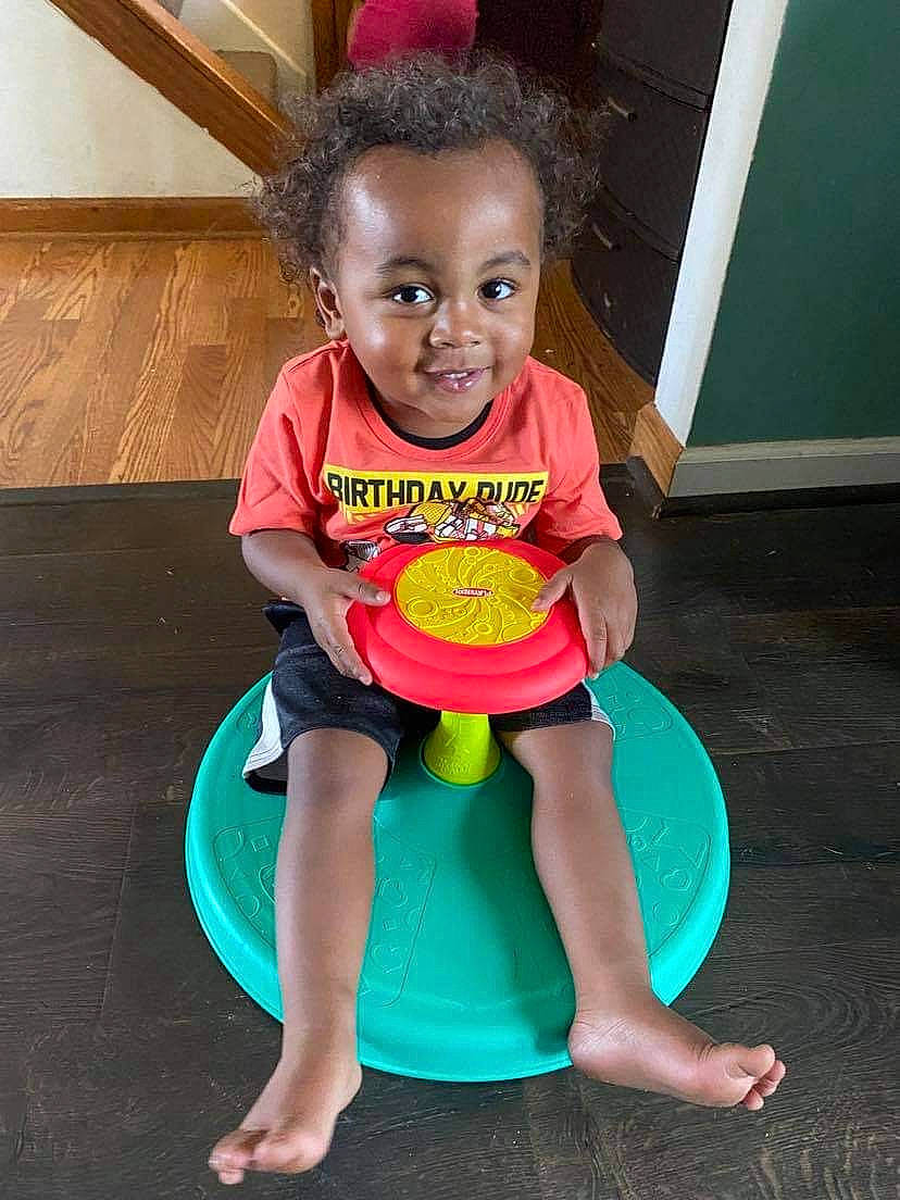 Rafael is registered to the contest to win money with this photo: baby_toddler_clothing, beauty, chair, child, electric_blue, face, flooring, fun, happy, human_leg, joy, leisure, magenta, person, pink, recreation, red, shorts, standing, t_shirt