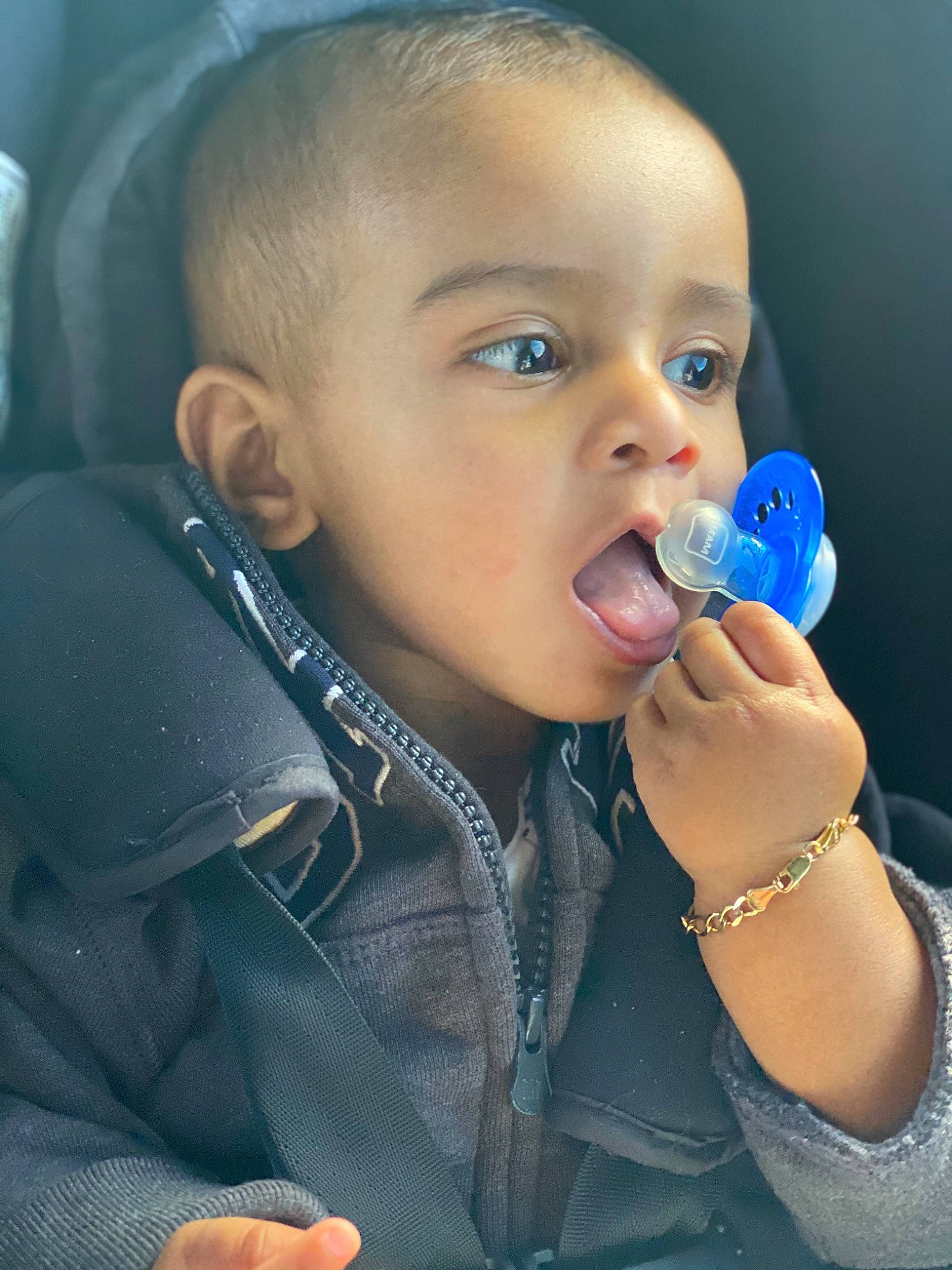 Legend is registered to the contest to win money with this photo: body_jewelry, cheek, chin, cool, ear, electric_blue, eyebrow, eyelash, finger, flash_photography, gesture, happy, iris, lip, mouth, neck, nose, person, skin, thumb