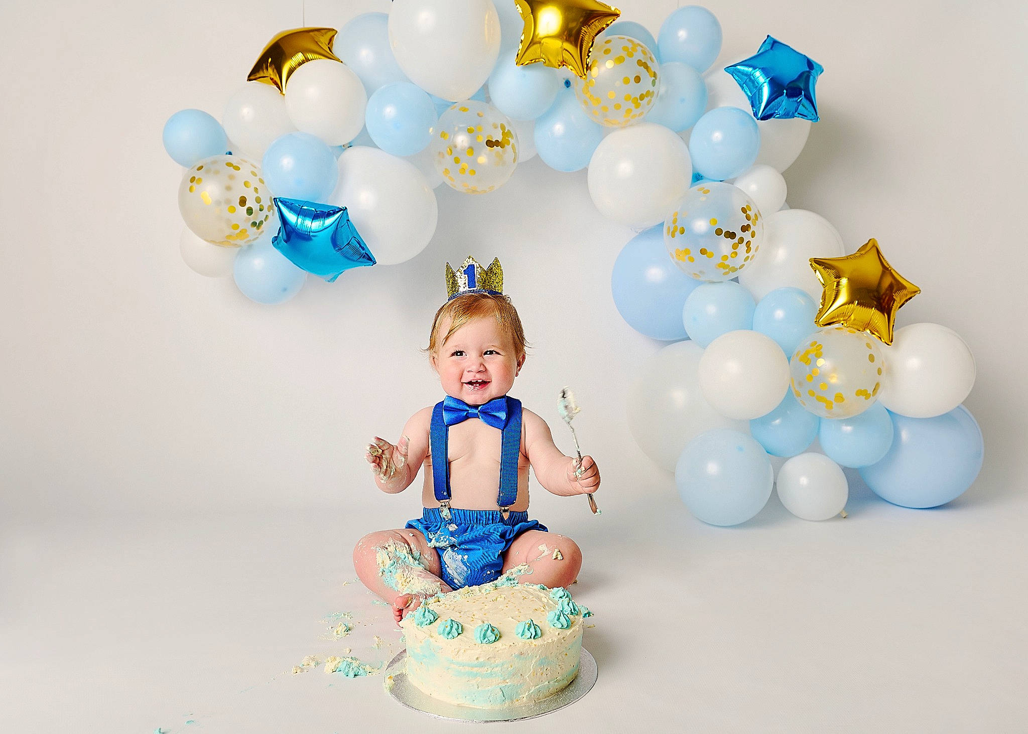 Lucas is registered to the contest to win money with this photo: aqua, art, balloon, blue, cake_decorating, cake_decorating_supply, child, event, font, fun, gesture, happy, icing, joy, party_supply, person, product, sharing, smile, sugar_cake