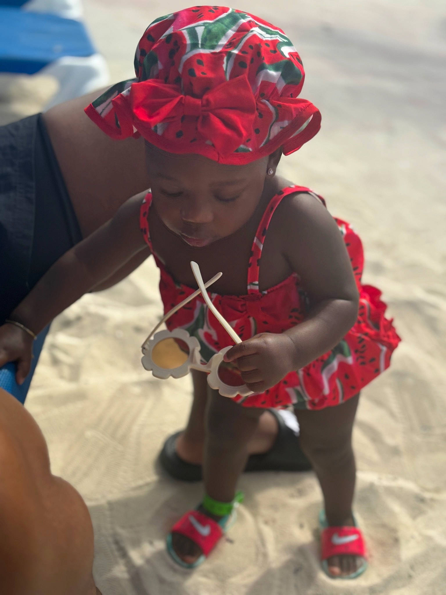 Kmora is registered to the contest to win money with this photo: baseball_cap, bicycle_helmet, bicycles_equipment_and_supplies, cap, carmine, child, eyewear, fashion_accessory, fun, goggles, hat, headwear, helmet, human_leg, leisure, person, personal_protective_equipment, recreation, shorts, sports_gear