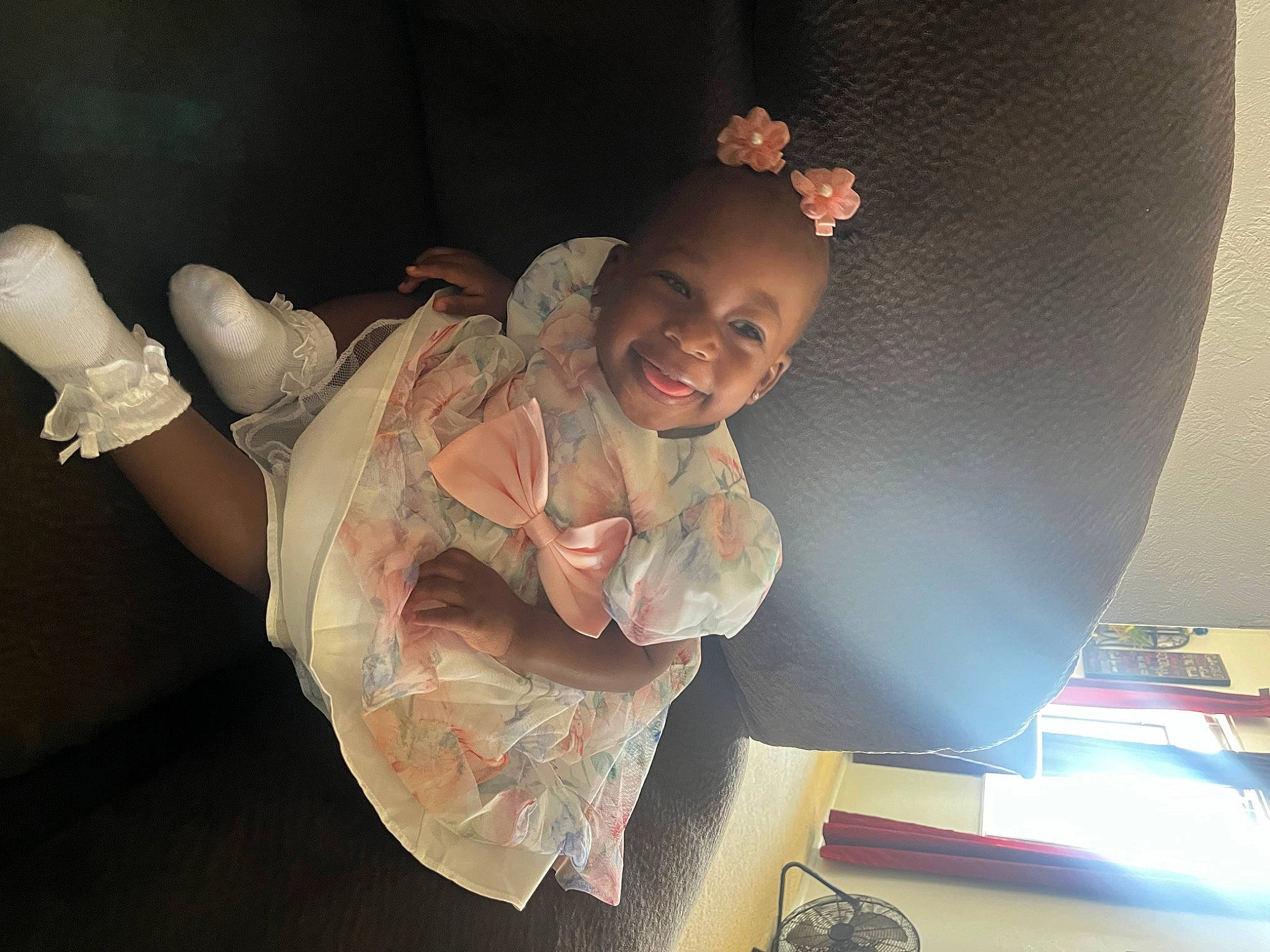 Kmora is registered to the contest to win money with this photo: child, costume, entertainment, event, fashion_design, flash_photography, flesh, fun, hairstyle, happy, headpiece, human_body, jewellery, joy, performance, performance_art, performing_arts, person, room, sitting