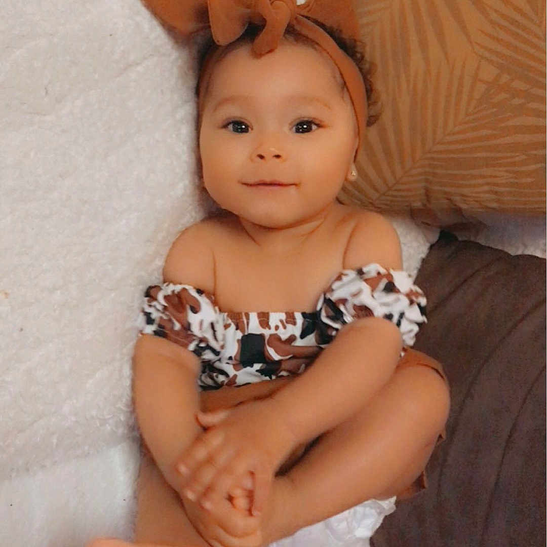 Azalia participe au concours pour gagner de l'argent avec cette photo : baby, bed, clothing, couch, cushion, doll, dress, face, furniture, hat, head, homedecor, indoors, pants, person, photography, portrait, sitting, toy, wood
