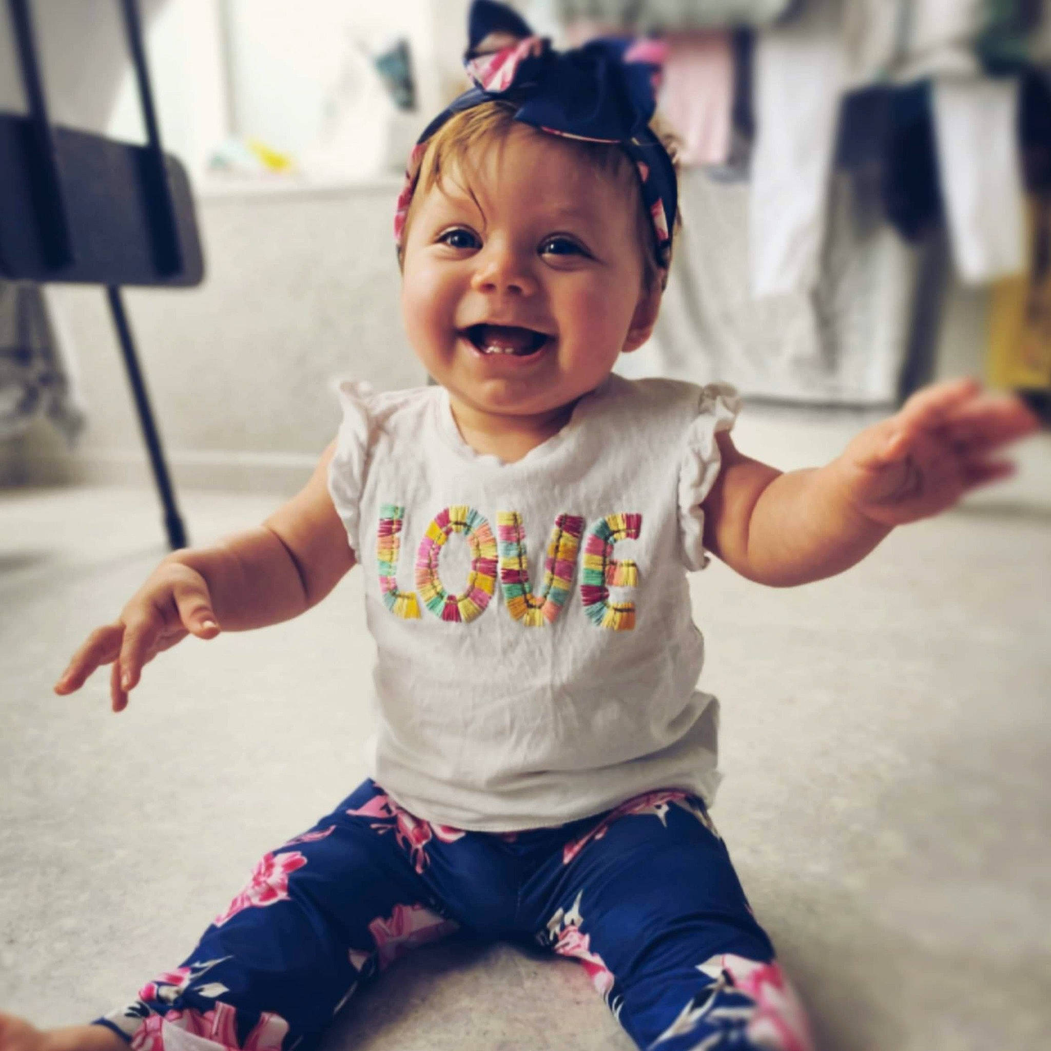 Elyna a rejoint le concours — aidez-le/la à gagner de superbes lots ! arm, baby, beauty, cheek, child, cool, eye, face, facial_expression, fun, happy, head, people, person, play, product, skin, smile, snapshot, t_shirt