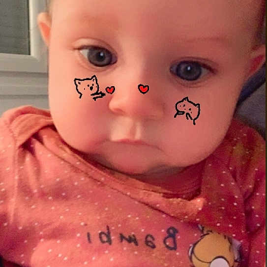Tyana a rejoint le concours — aidez-le/la à gagner de superbes lots ! baby, baby_toddler_clothing, cheek, chest, child, chin, close_up, eyelash, happy, iris, lip, mouth, nose, pink, skin, sleeve, sweetness, t_shirt, toddler, zombie