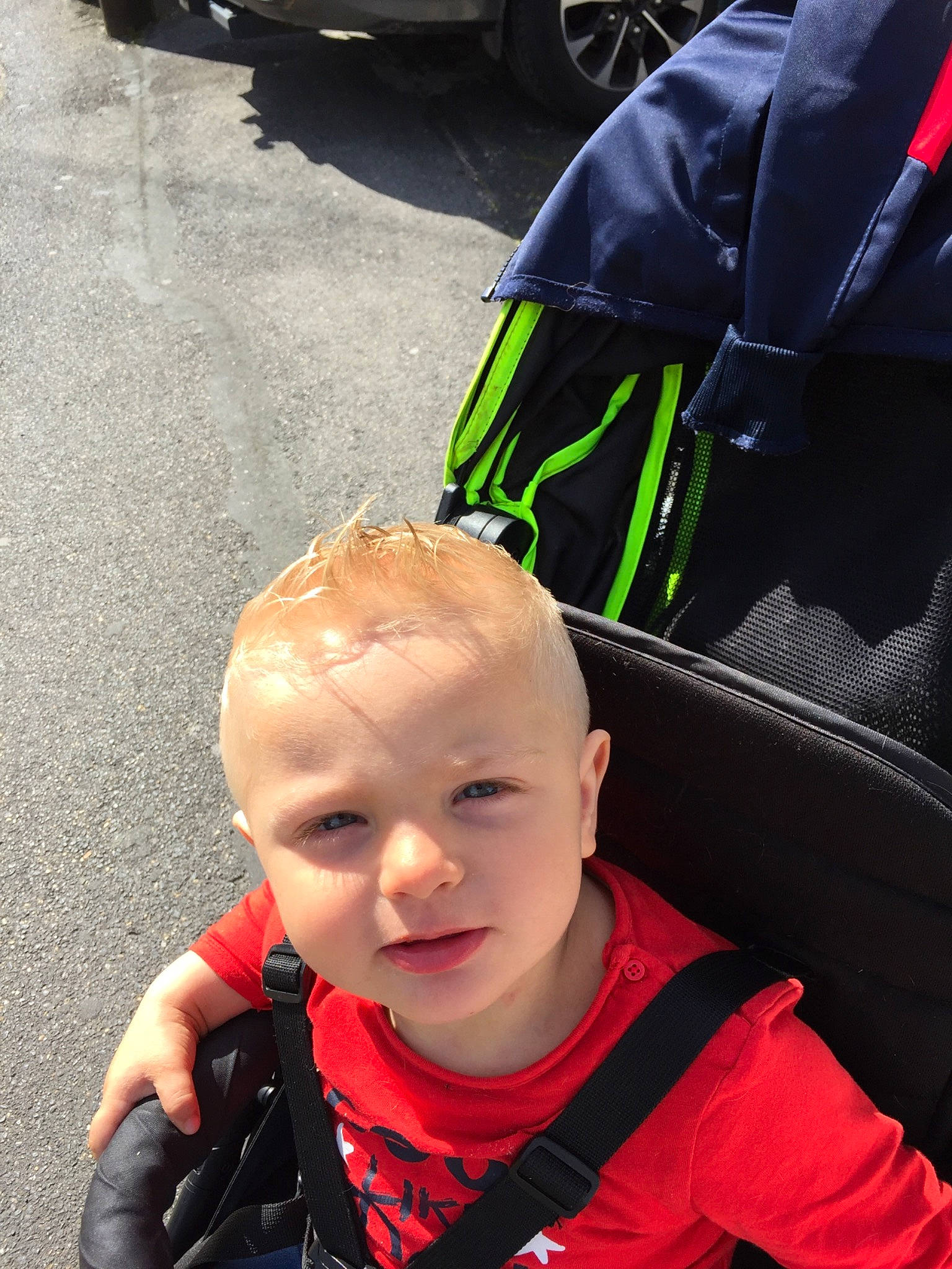 Kendji a rejoint le concours — aidez-le/la à gagner de superbes lots ! child, cool, jacket, person, personal_protective_equipment, plant, toddler